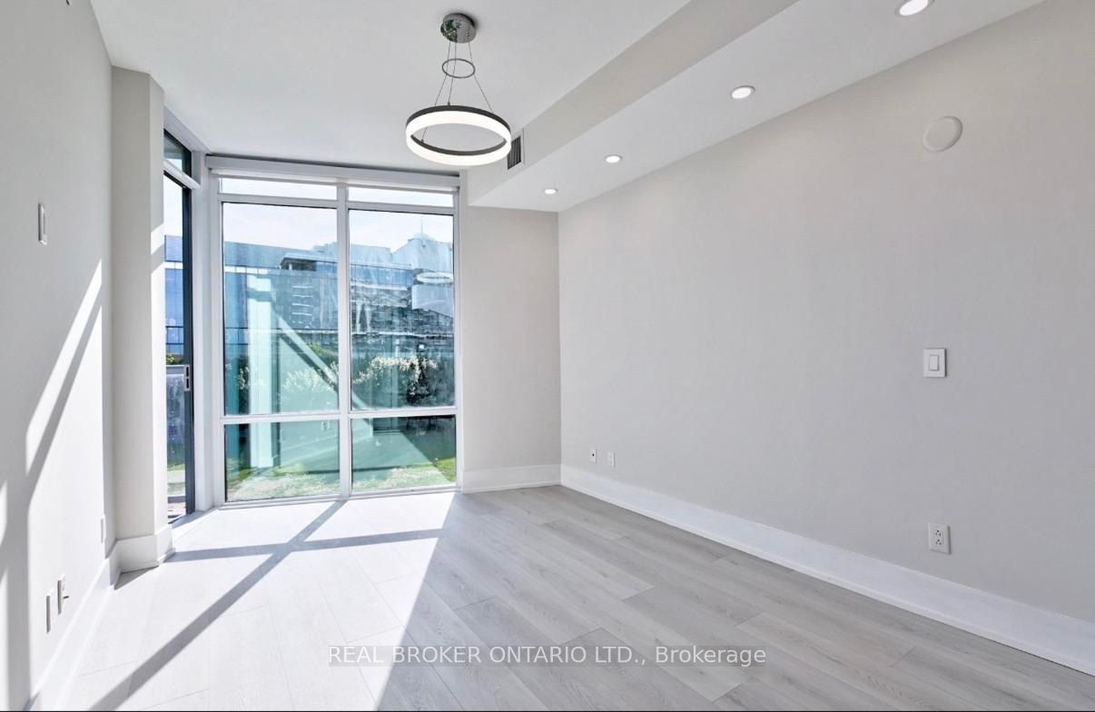 55 Merchants' Wharf 325 Property Photo 4