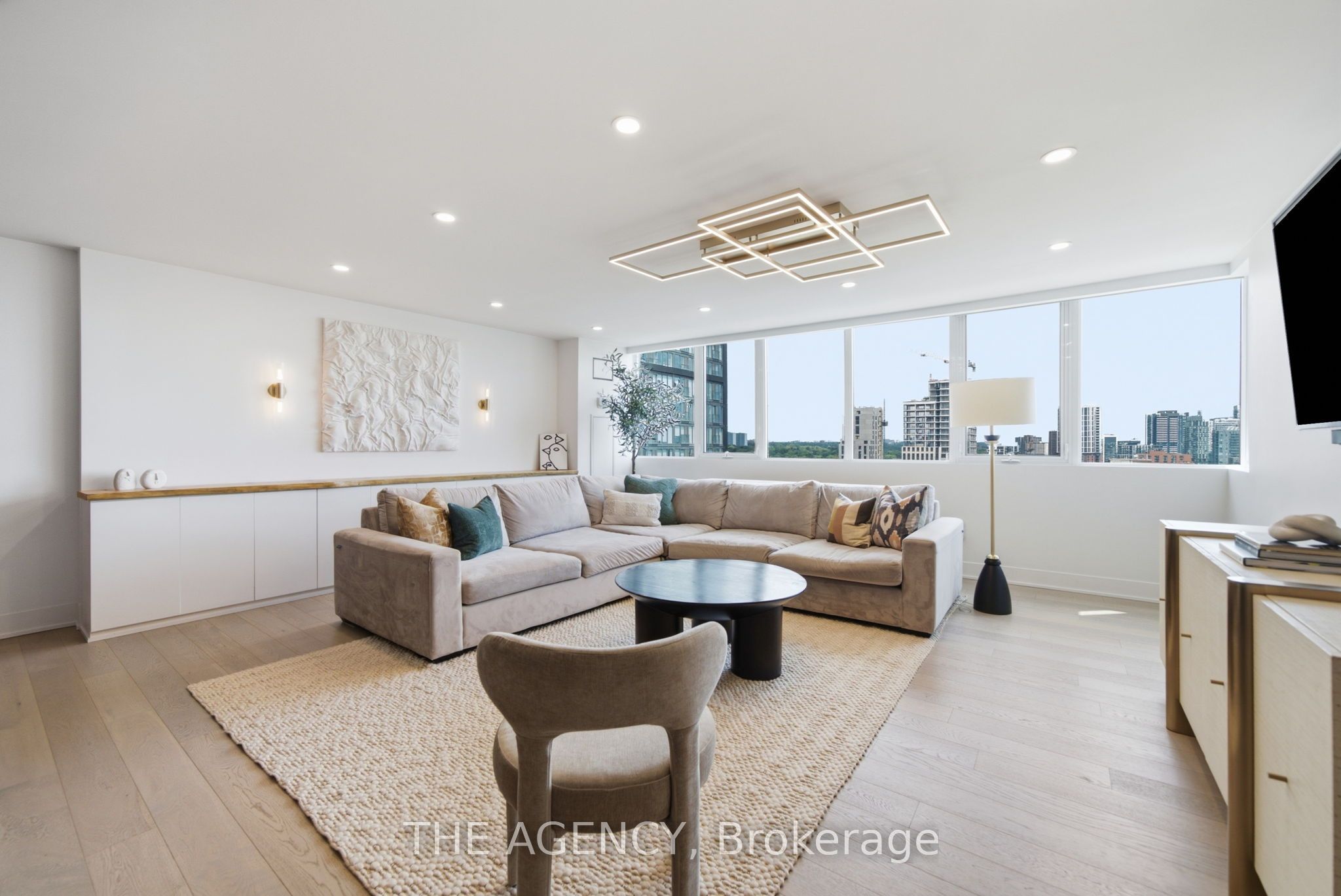 256 Jarvis Street 15c Property Photo 4
