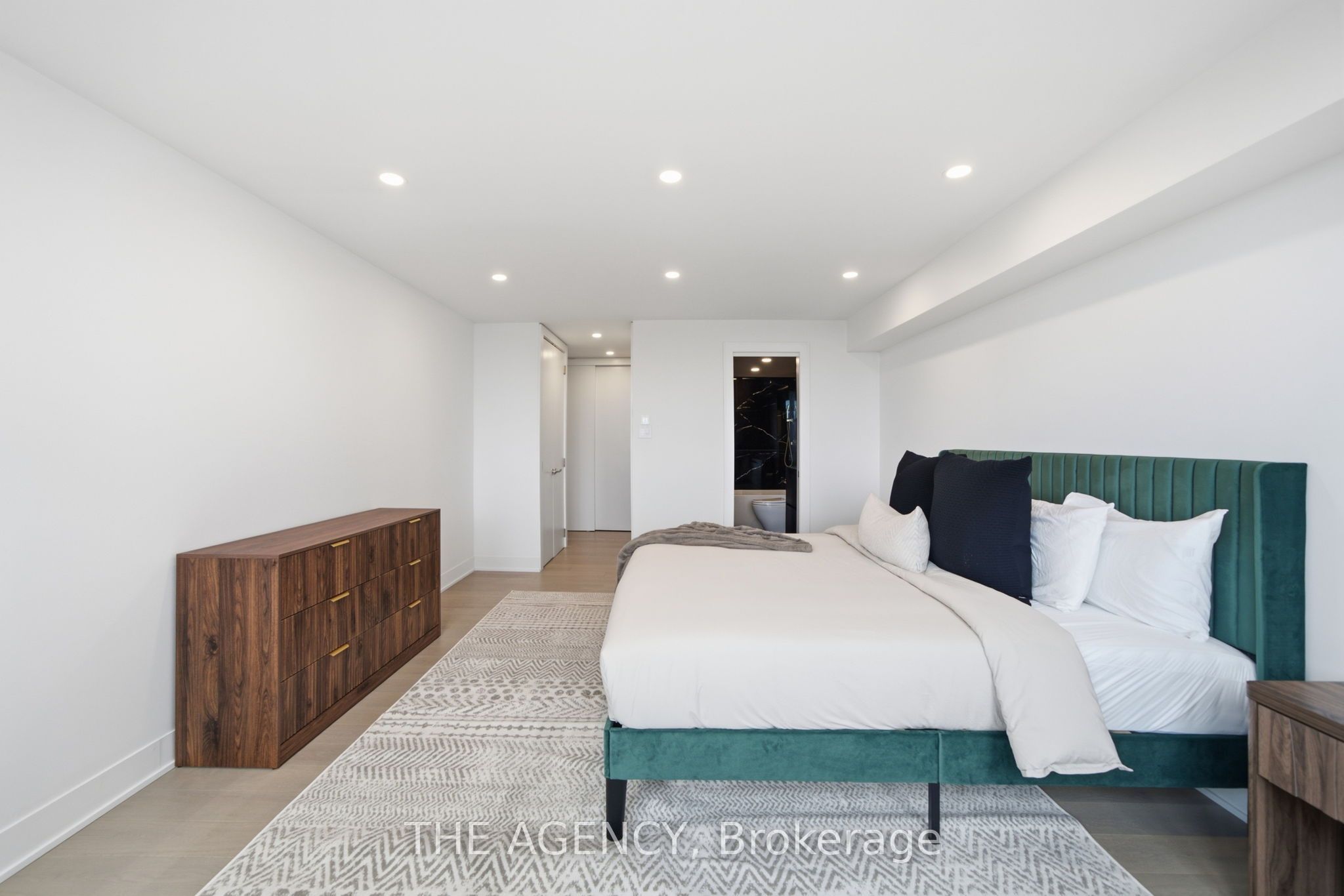 256 Jarvis Street 15c Property Photo 25
