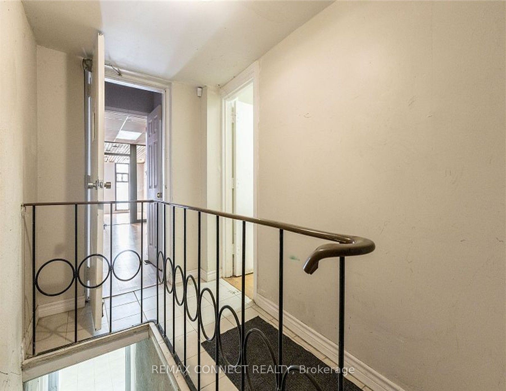 1105 Bathurst Street Property Photo 9