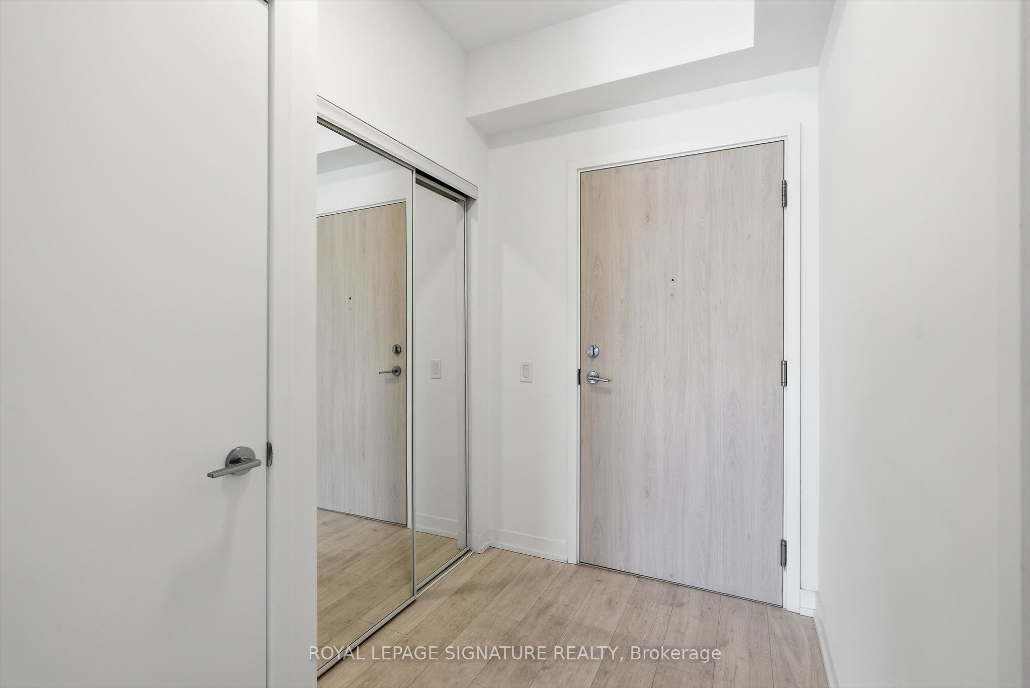 181 Sheppard Avenue E 503 Property Photo 2