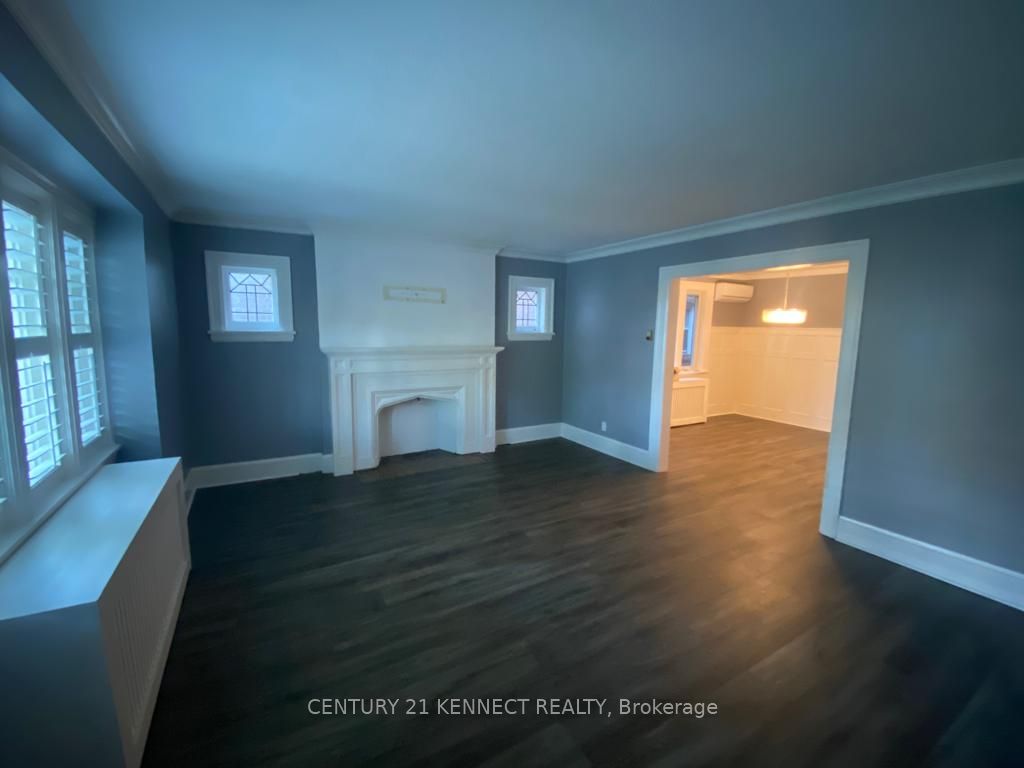 1102 Avenue Road Upper Property Photo 3