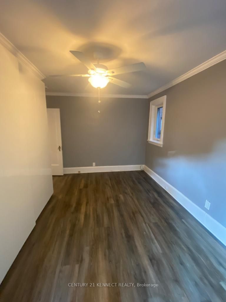 1102 Avenue Road Upper Property Photo 10