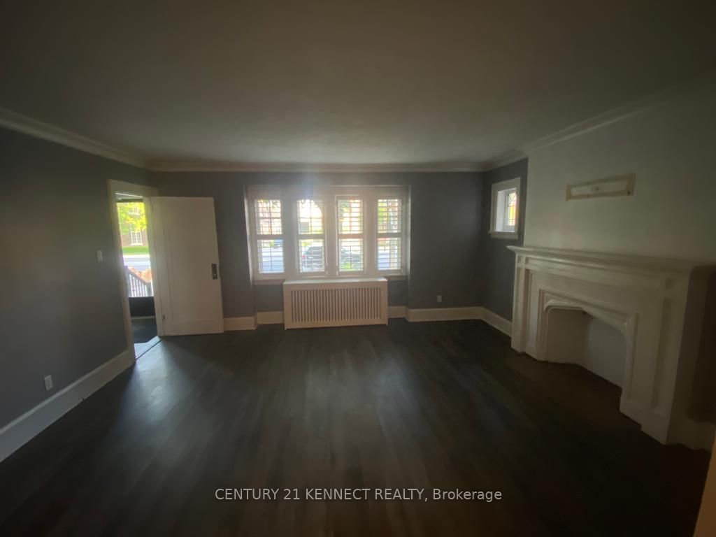 1102 Avenue Road Upper Property Photo 11