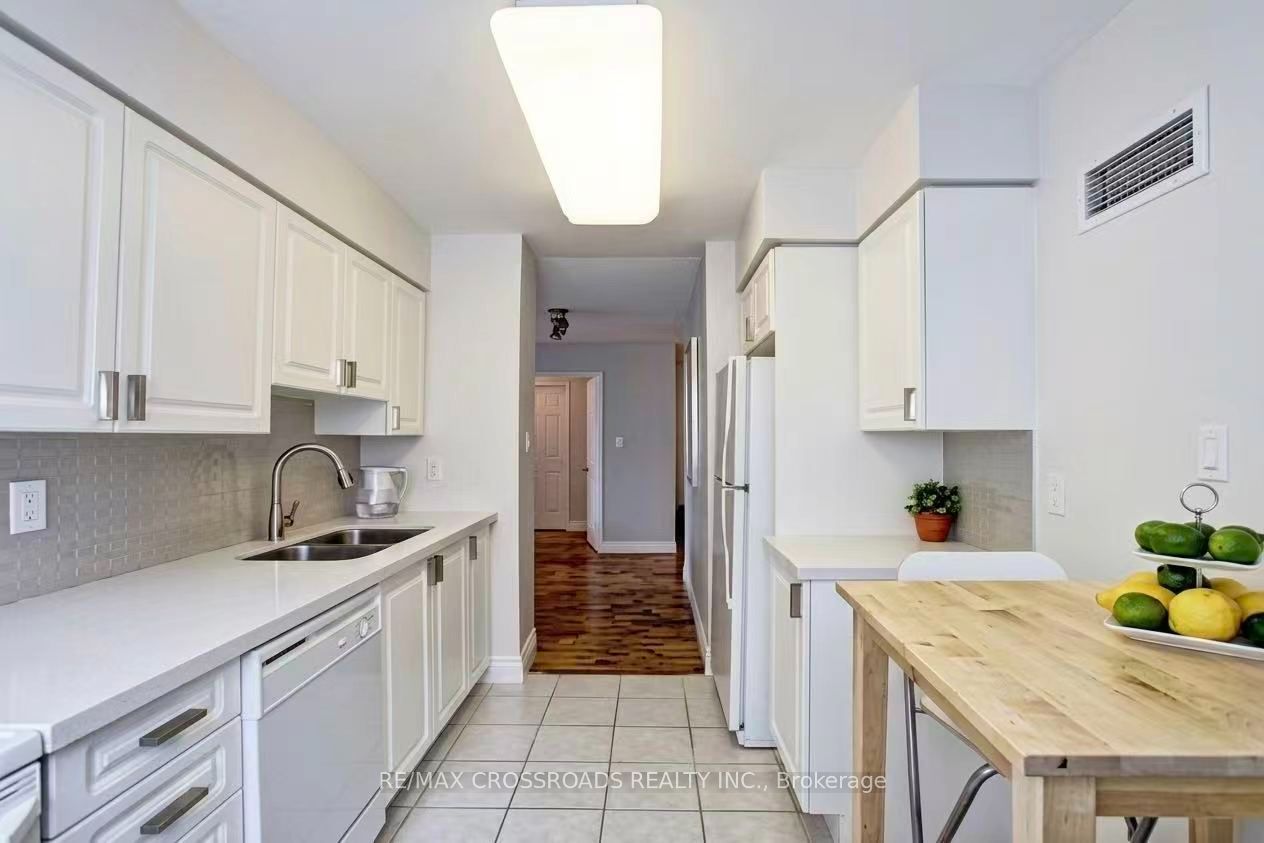 28 Empress Avenue 2012 Property Photo 6