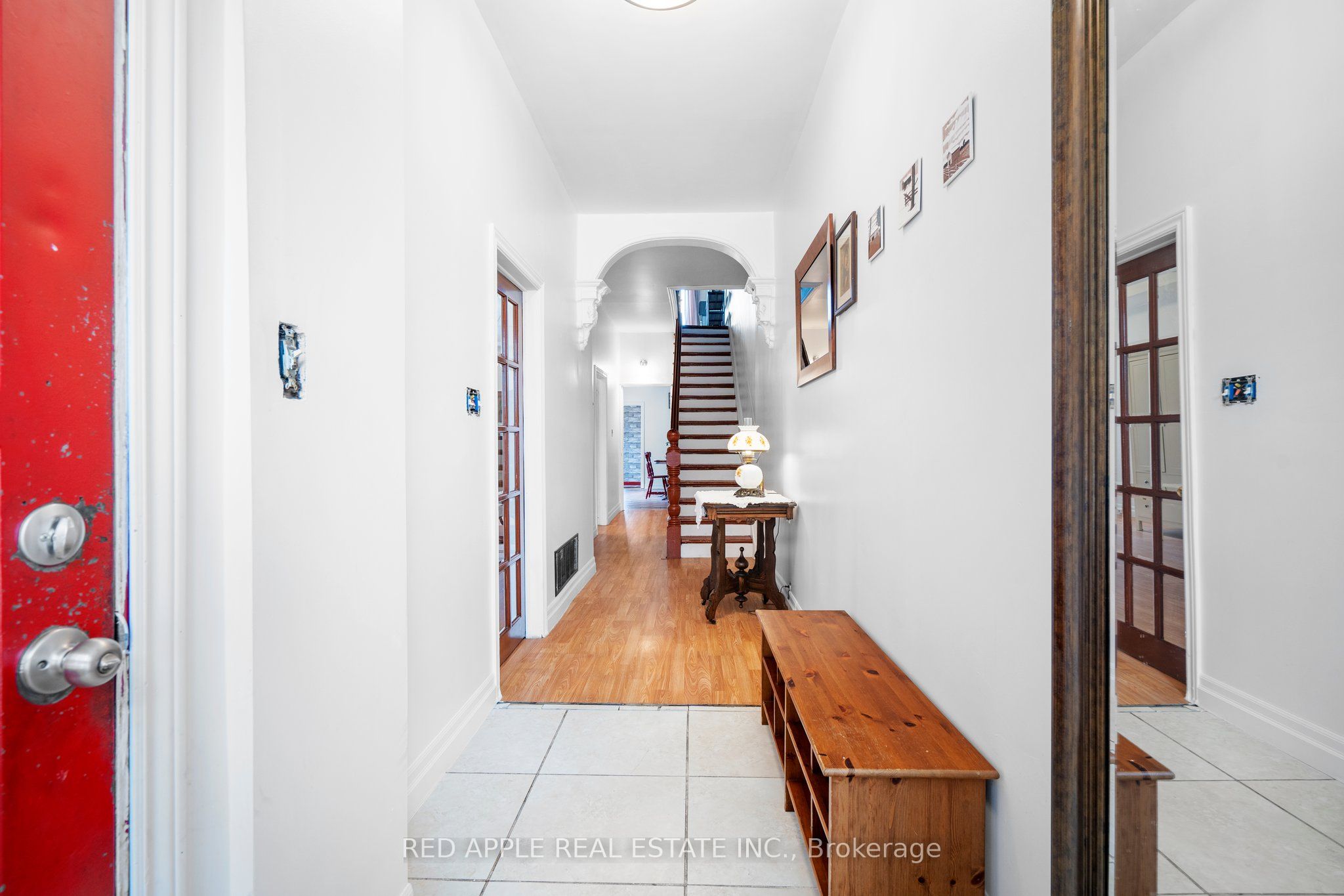 546 Dufferin Street Property Photo 11