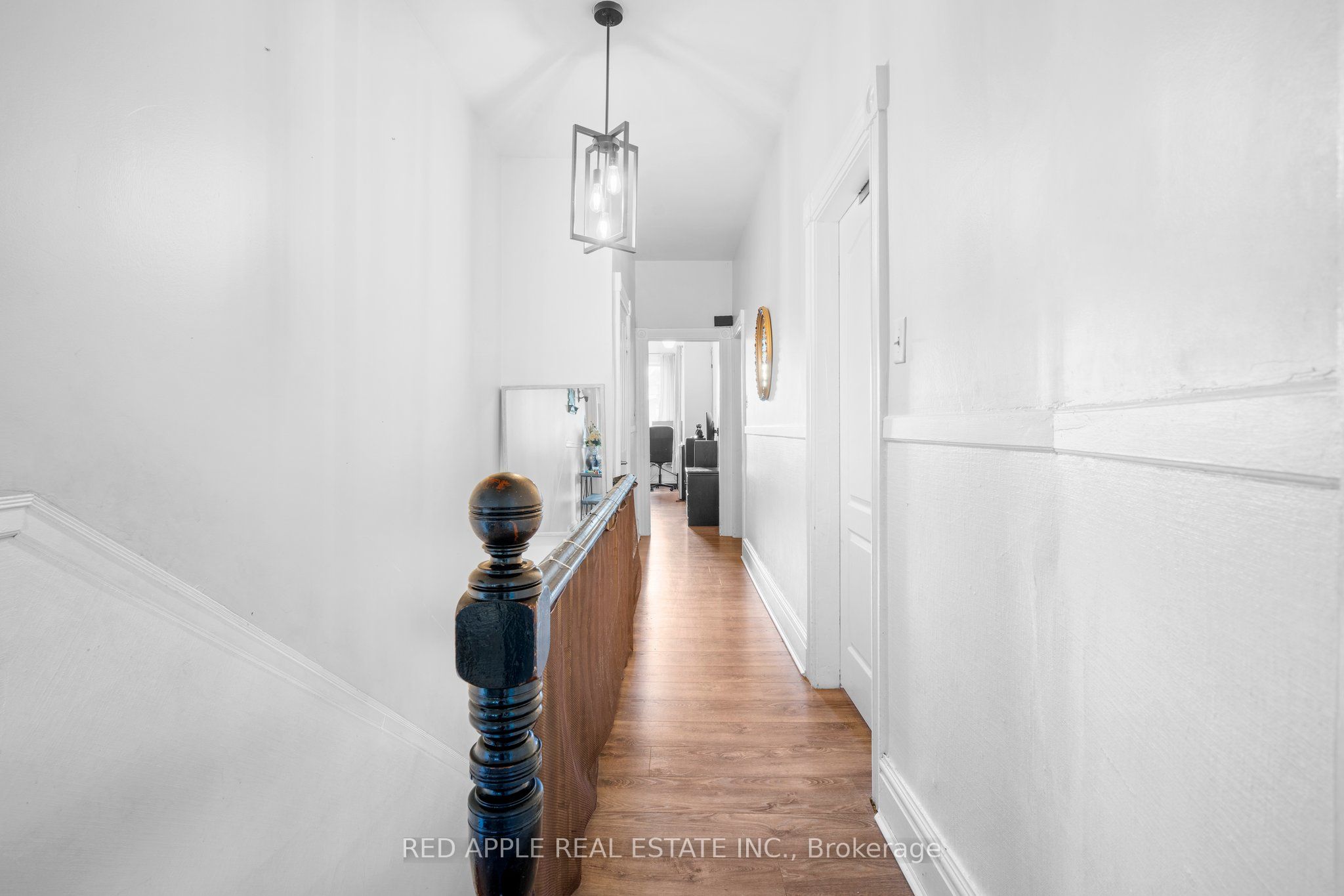 546 Dufferin Street Property Photo 17