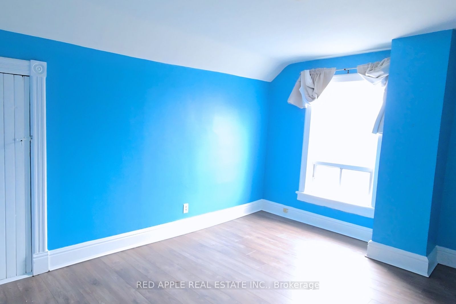 546 Dufferin Street Property Photo 20