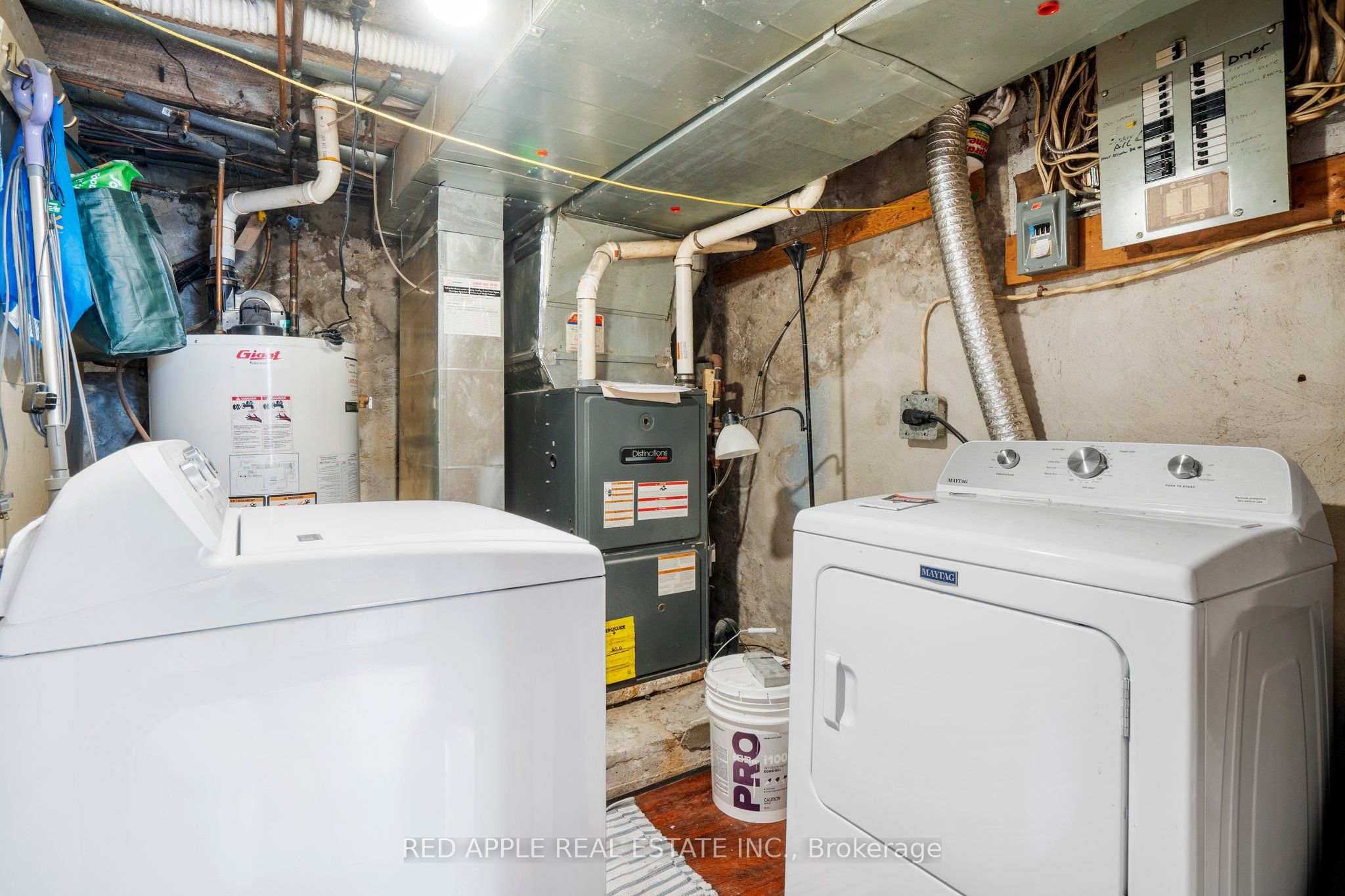 546 Dufferin Street Property Photo 25