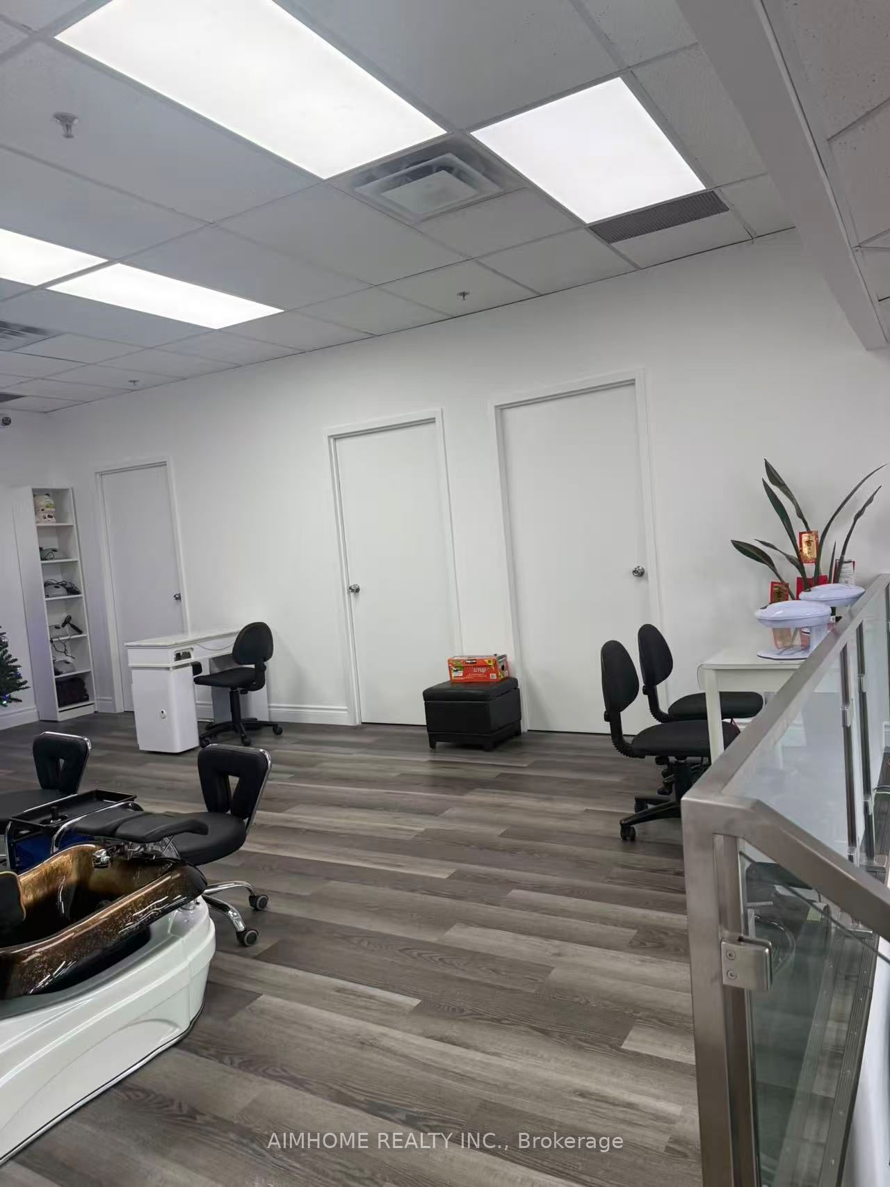 6a Yonge Street Property Photo 7