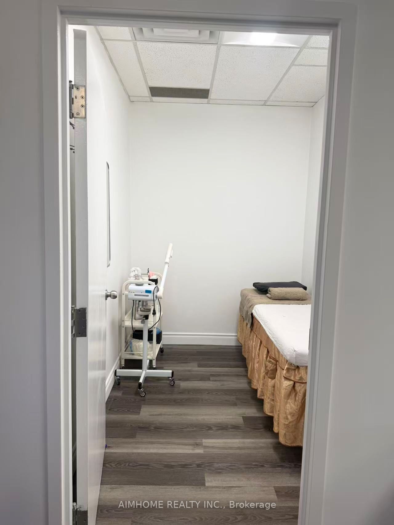 6a Yonge Street Property Photo 10