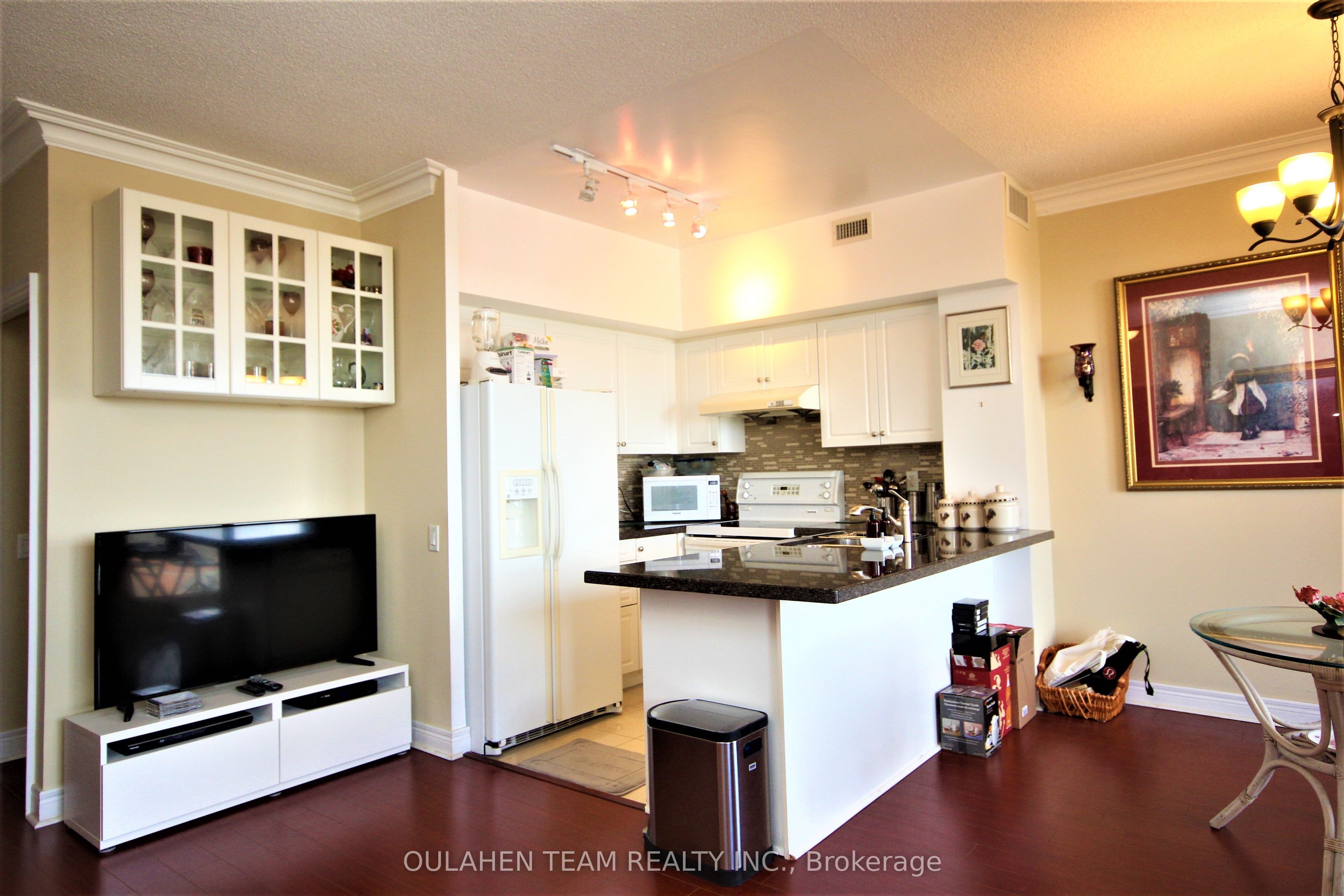 1 Clairtrell Road 1007 Property Photo 3