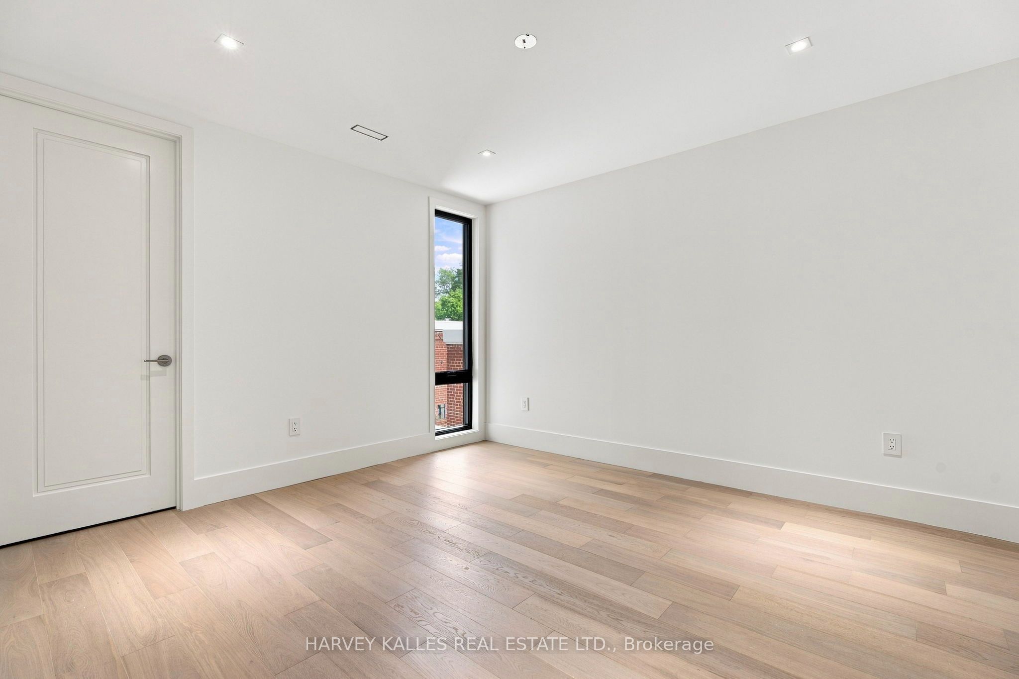 106 Heath Street W Property Photo 25