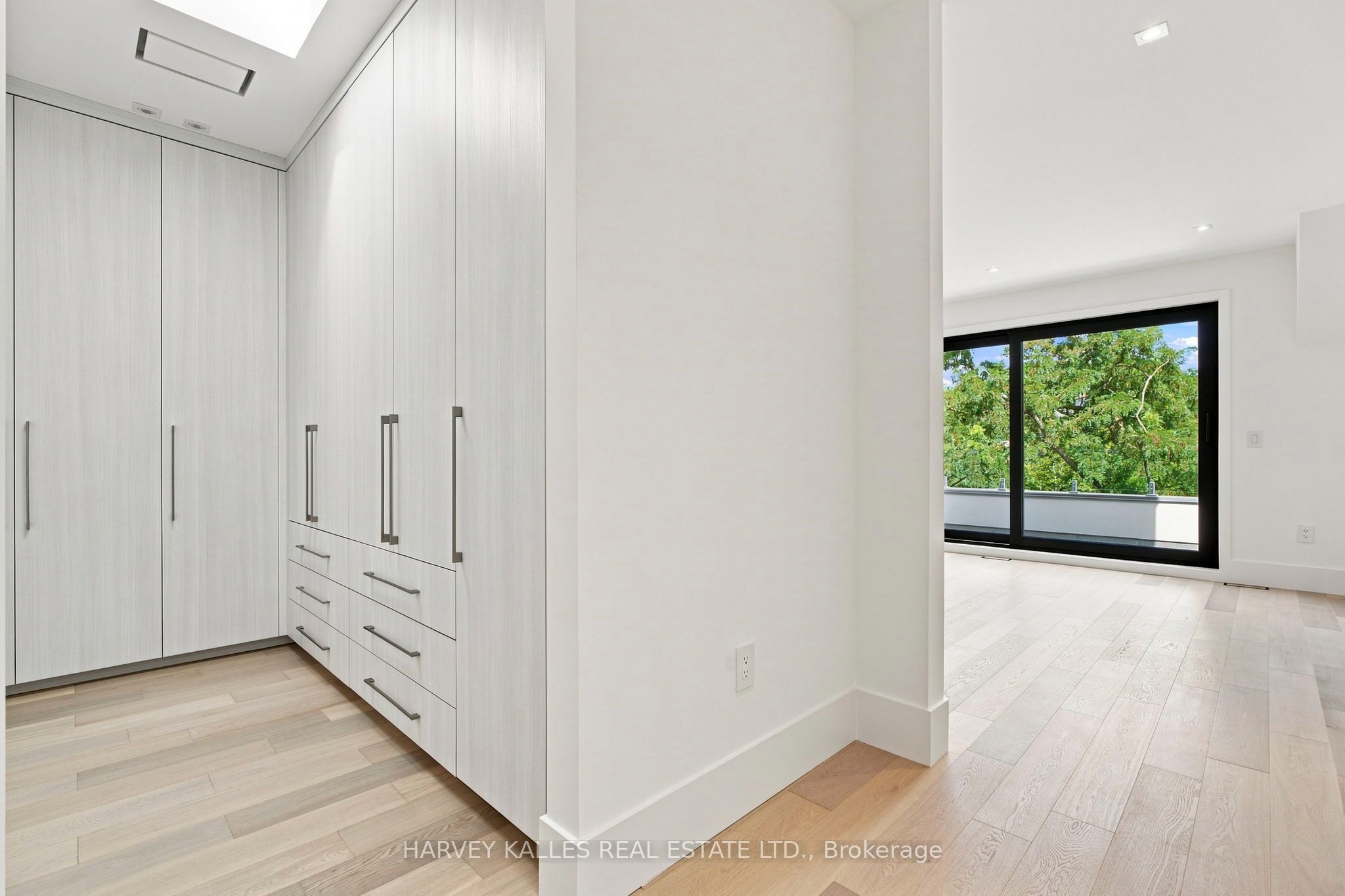 106 Heath Street W Property Photo 33