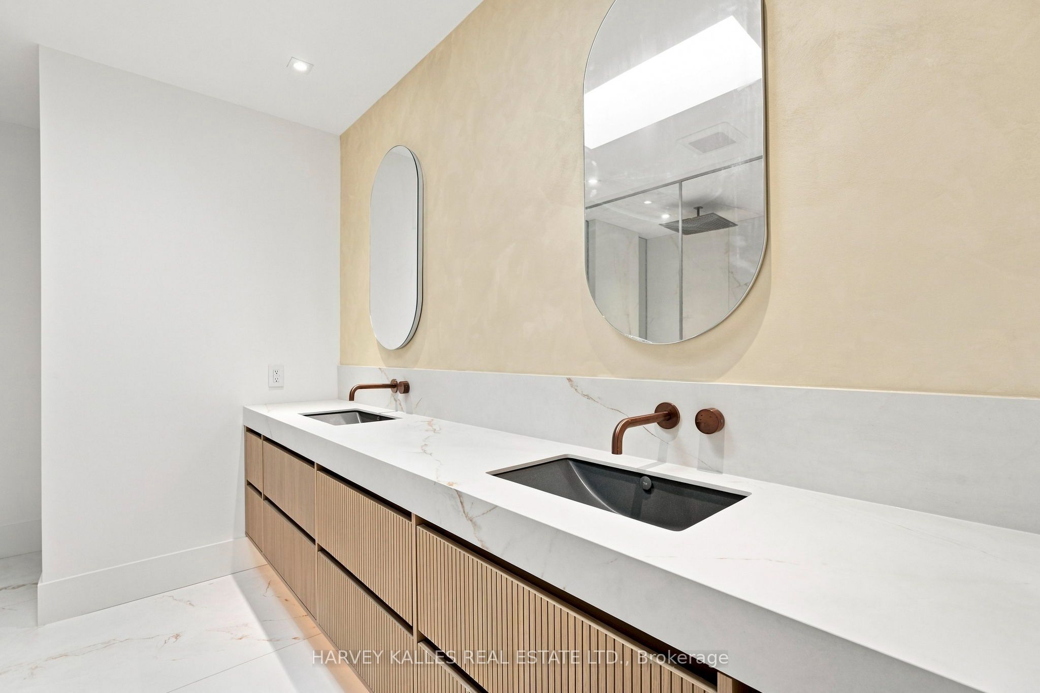 106 Heath Street W Property Photo 37
