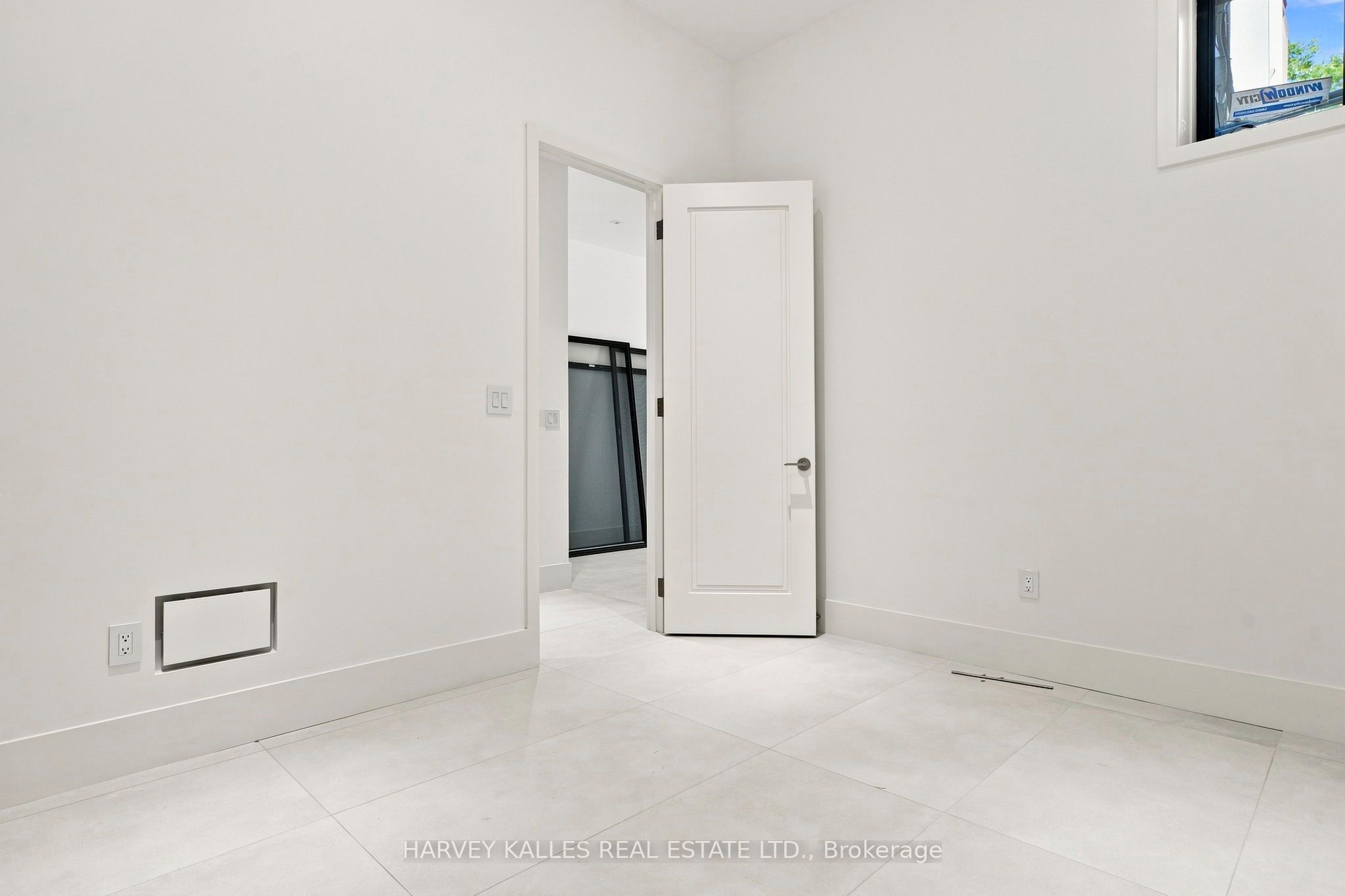 106 Heath Street W Property Photo 43