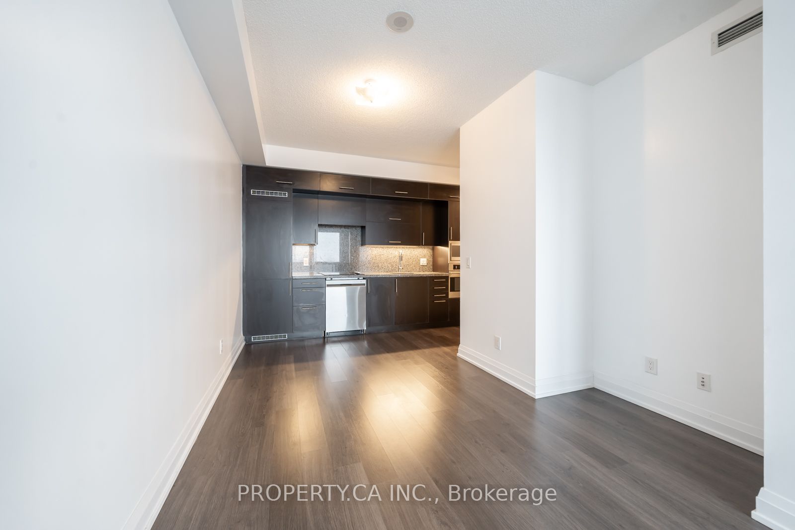 5 Sheppard Avenue E 4221 Property Photo 7