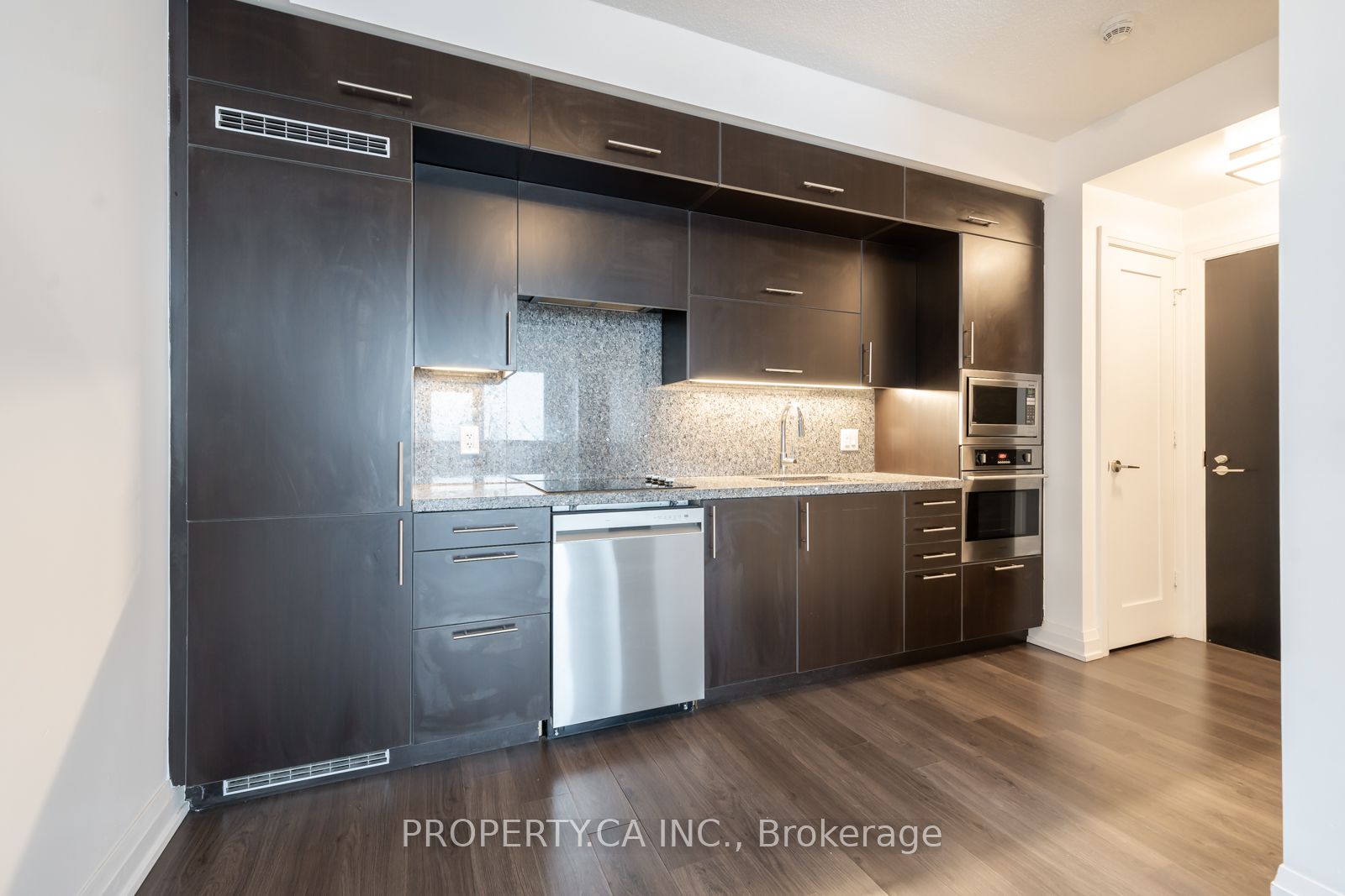 5 Sheppard Avenue E 4221 Property Photo 8