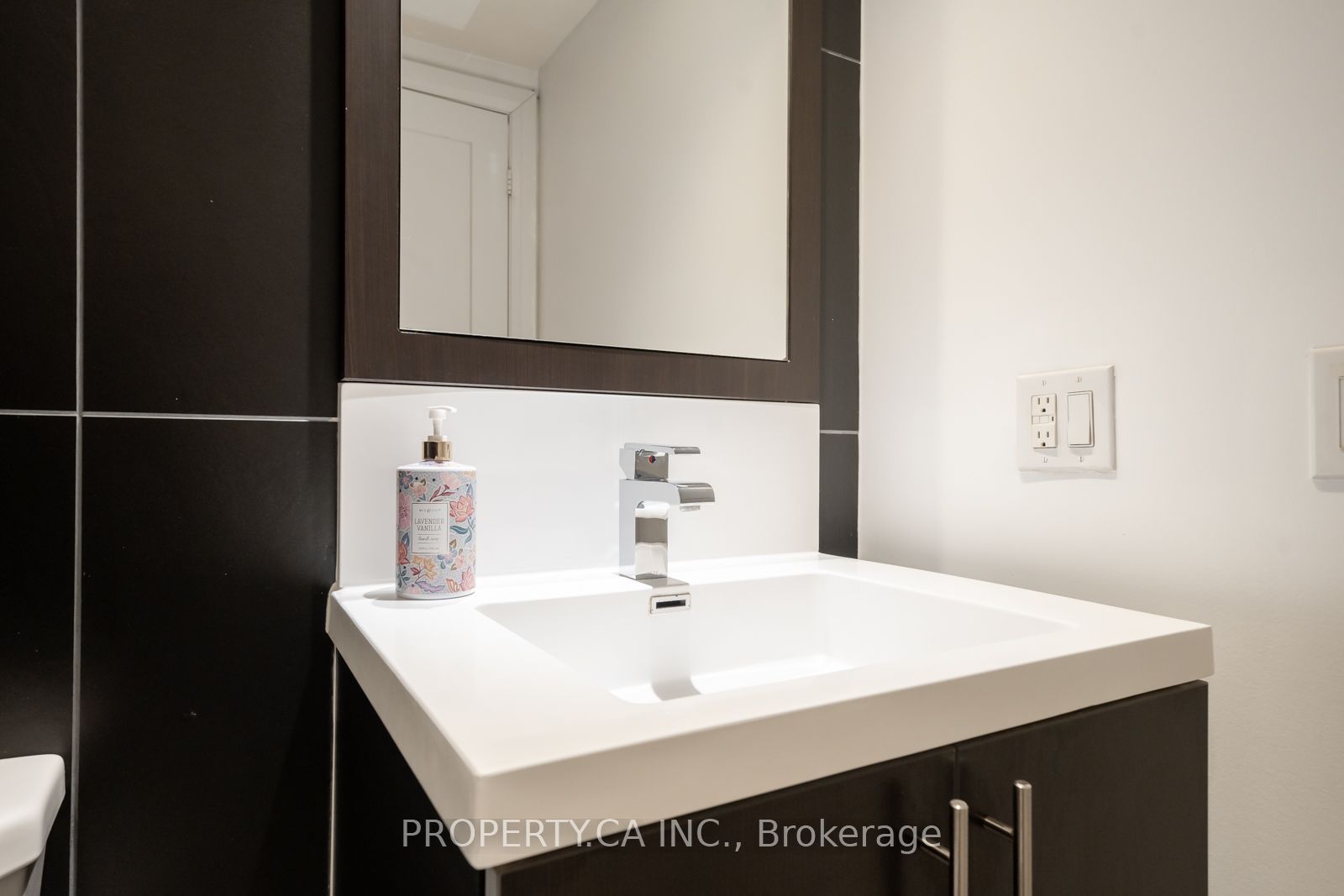 5 Sheppard Avenue E 4221 Property Photo 13