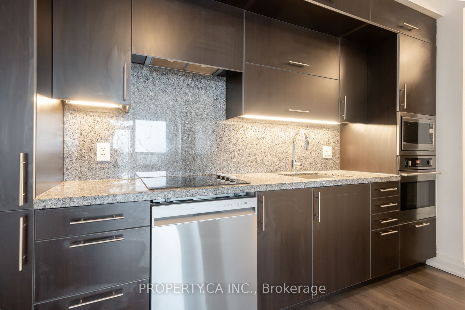 5 Sheppard Avenue E 4221 Property Photo 16