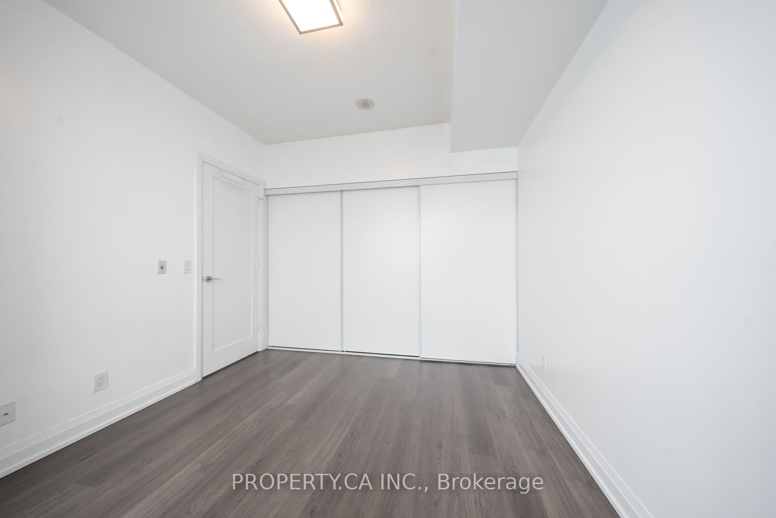 5 Sheppard Avenue E 4221 Property Photo 17