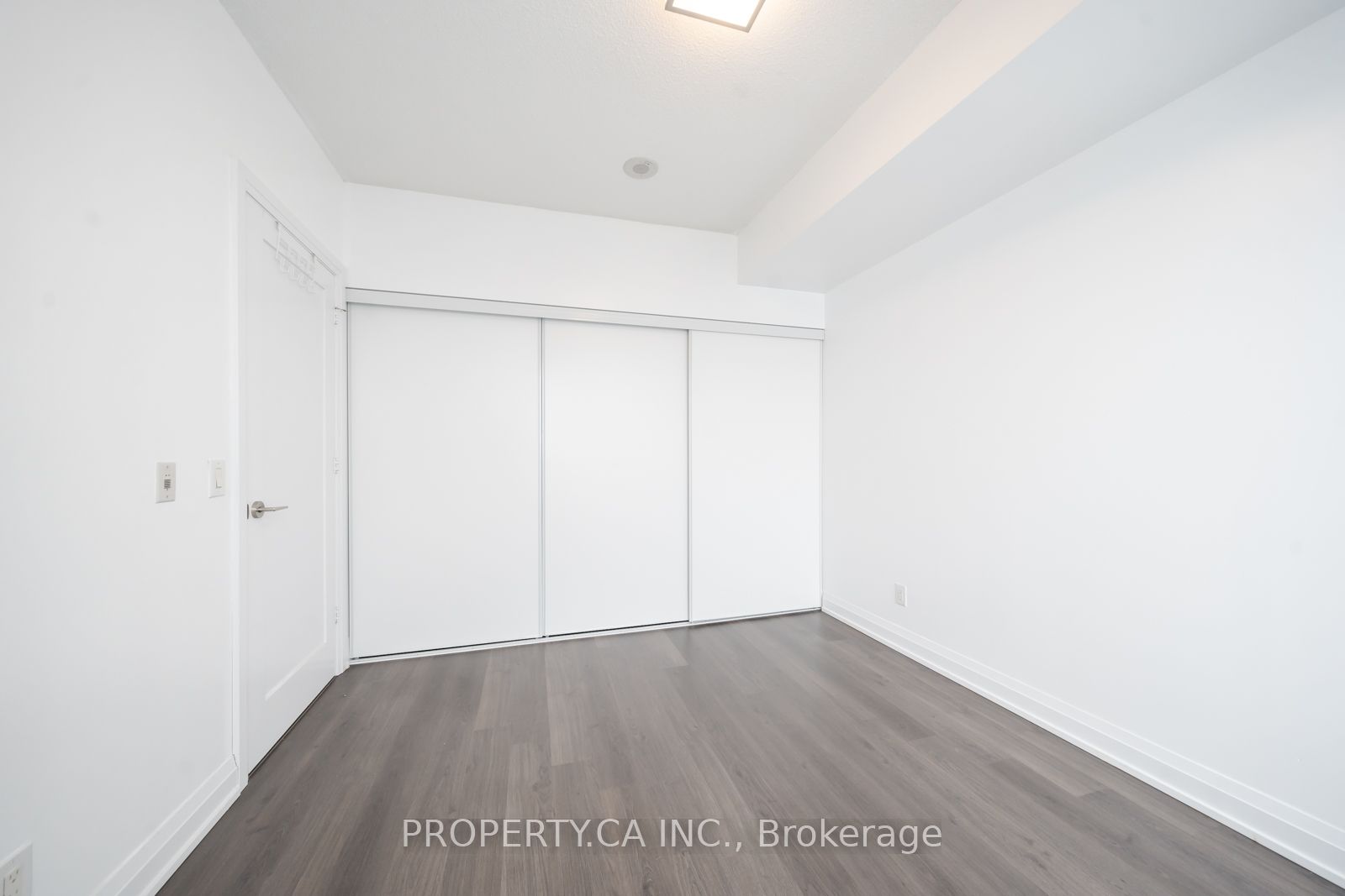 5 Sheppard Avenue E 4221 Property Photo 18