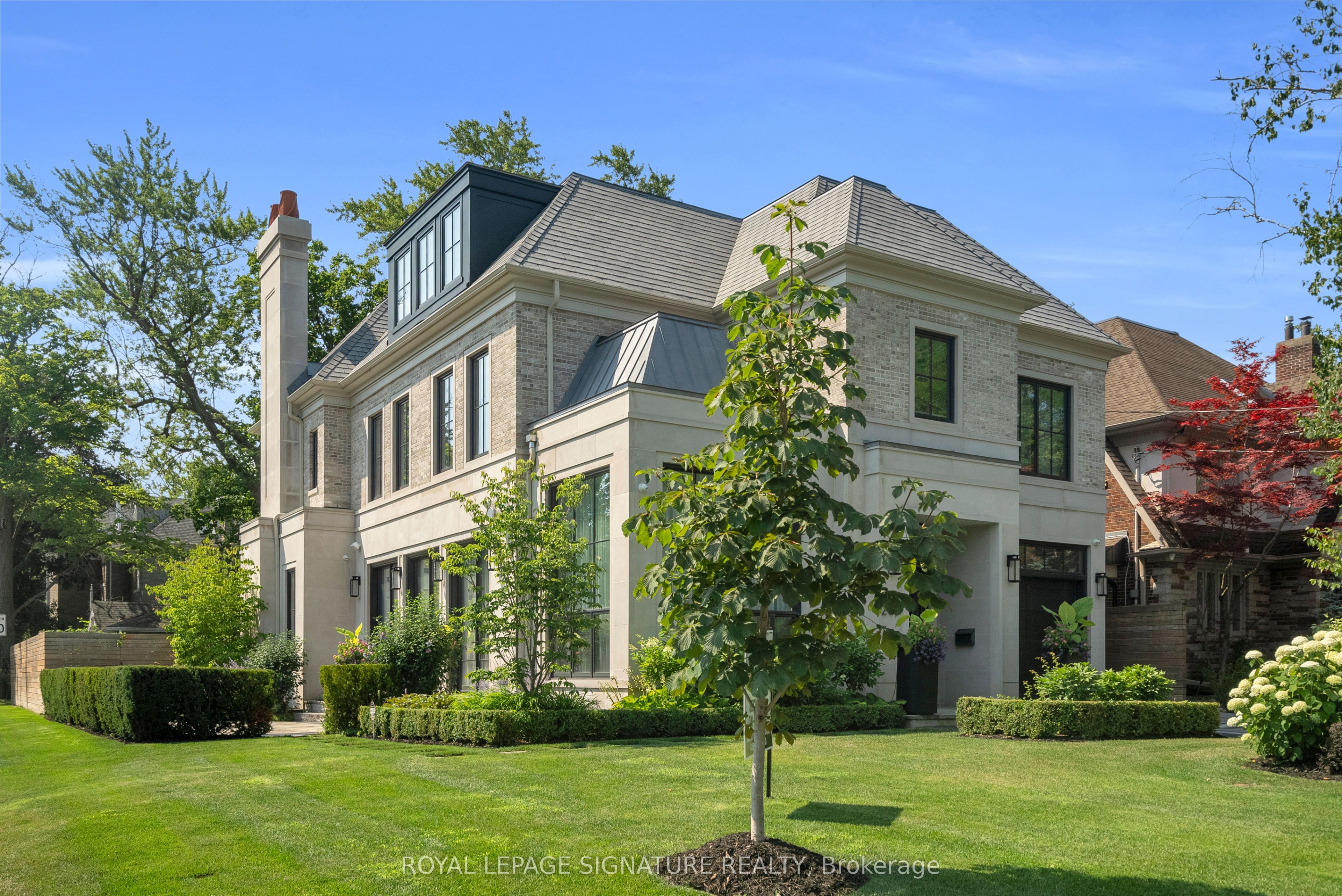 207 Strathallan Boulevard Property Photo 1