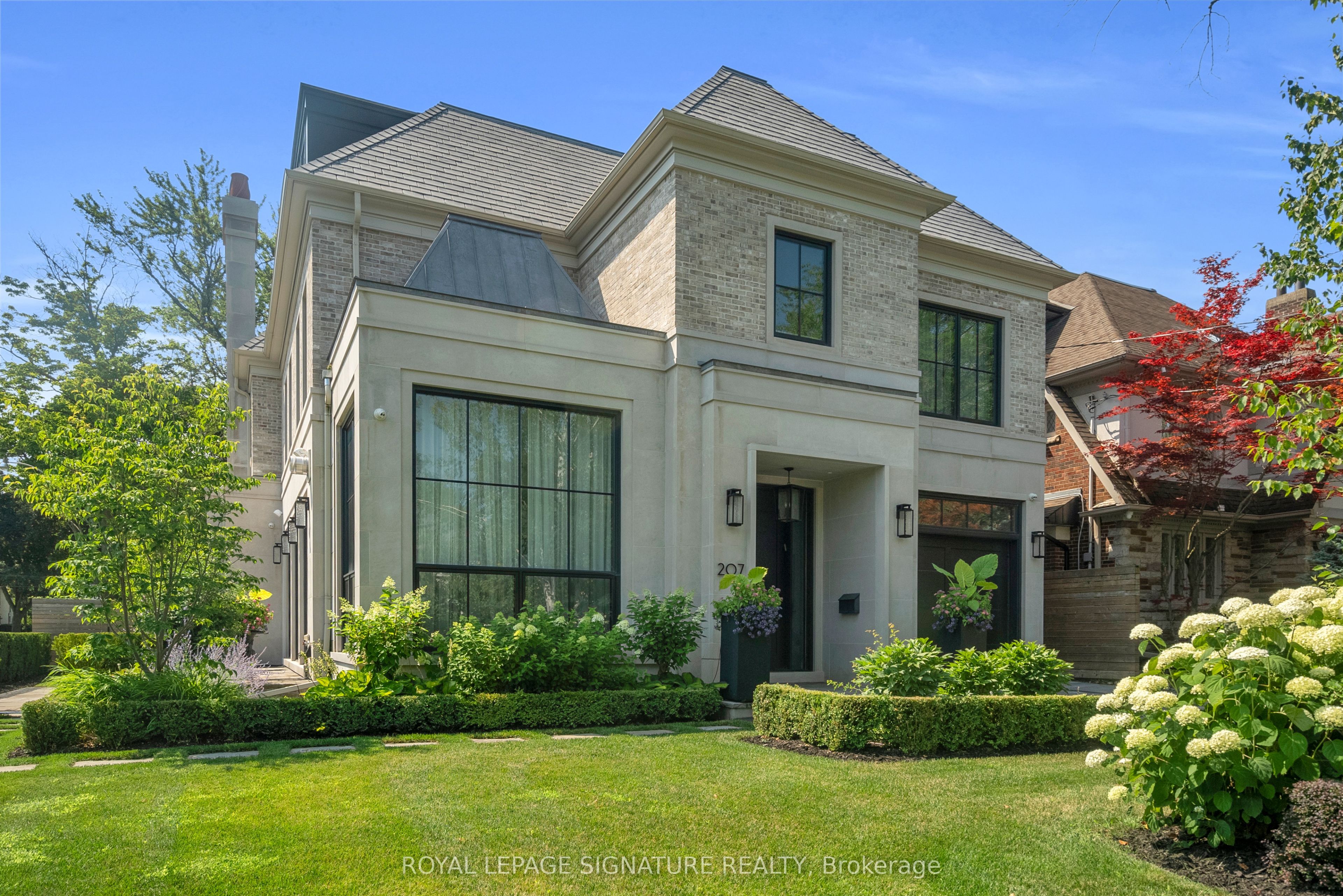 207 Strathallan Boulevard Property Photo 2