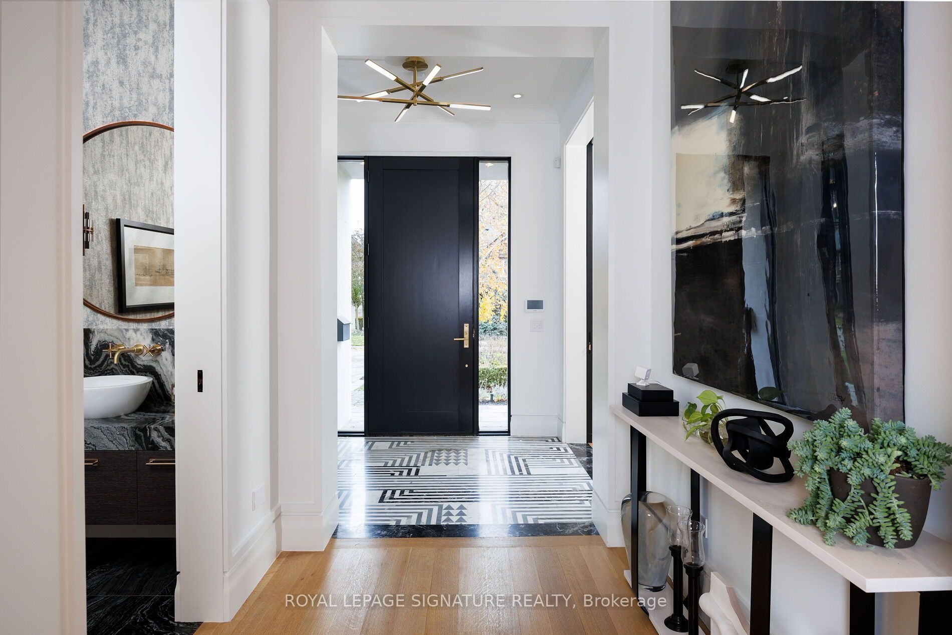 207 Strathallan Boulevard Property Photo 6