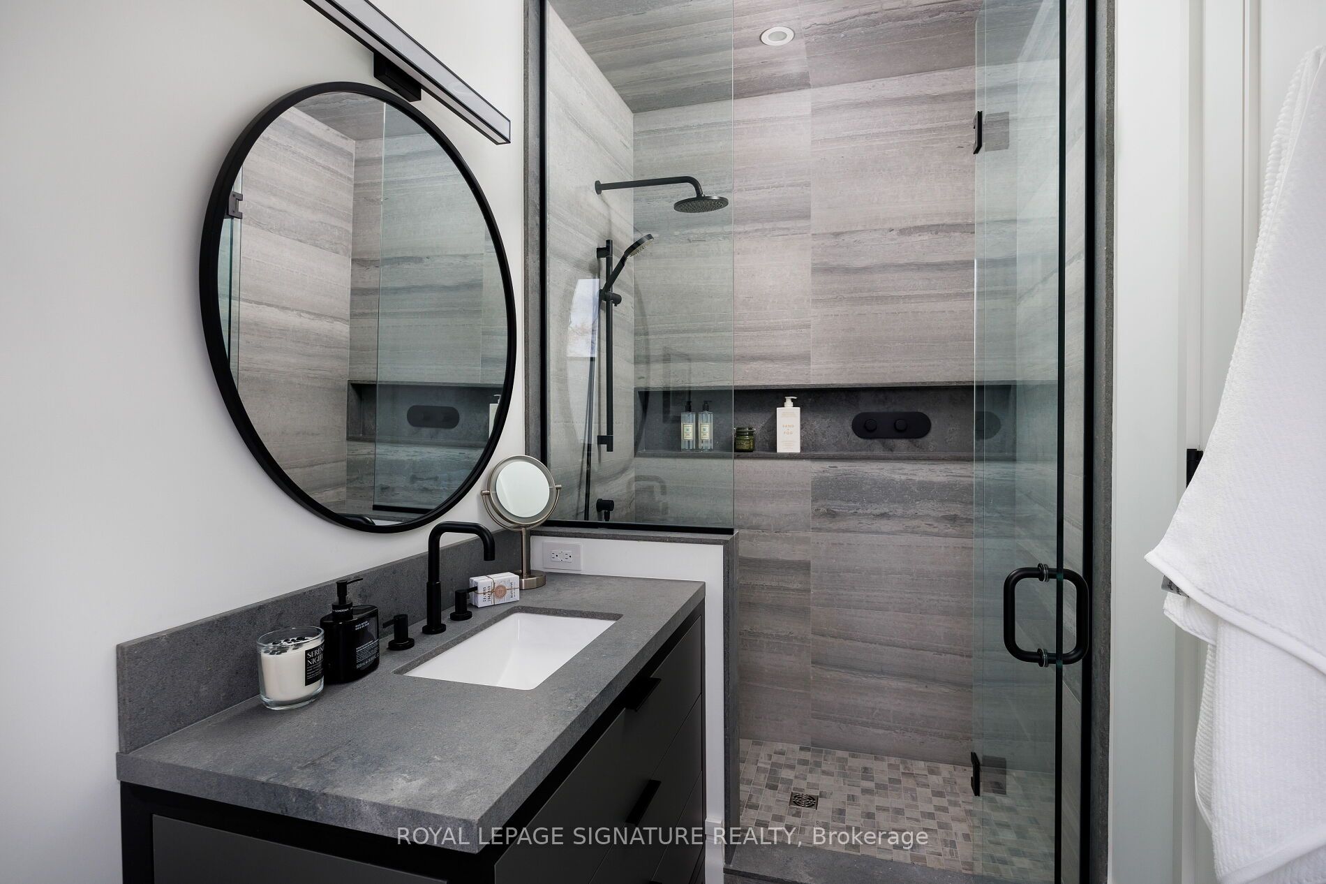 207 Strathallan Boulevard Property Photo 32