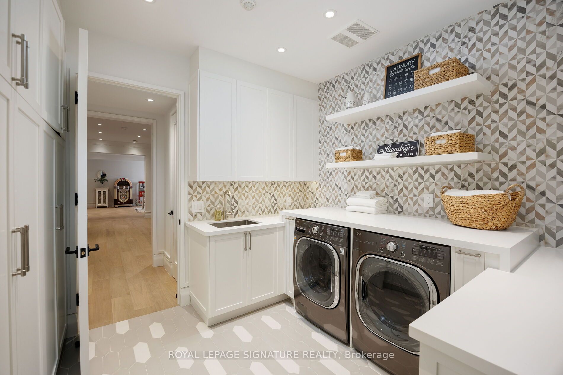 207 Strathallan Boulevard Property Photo 47