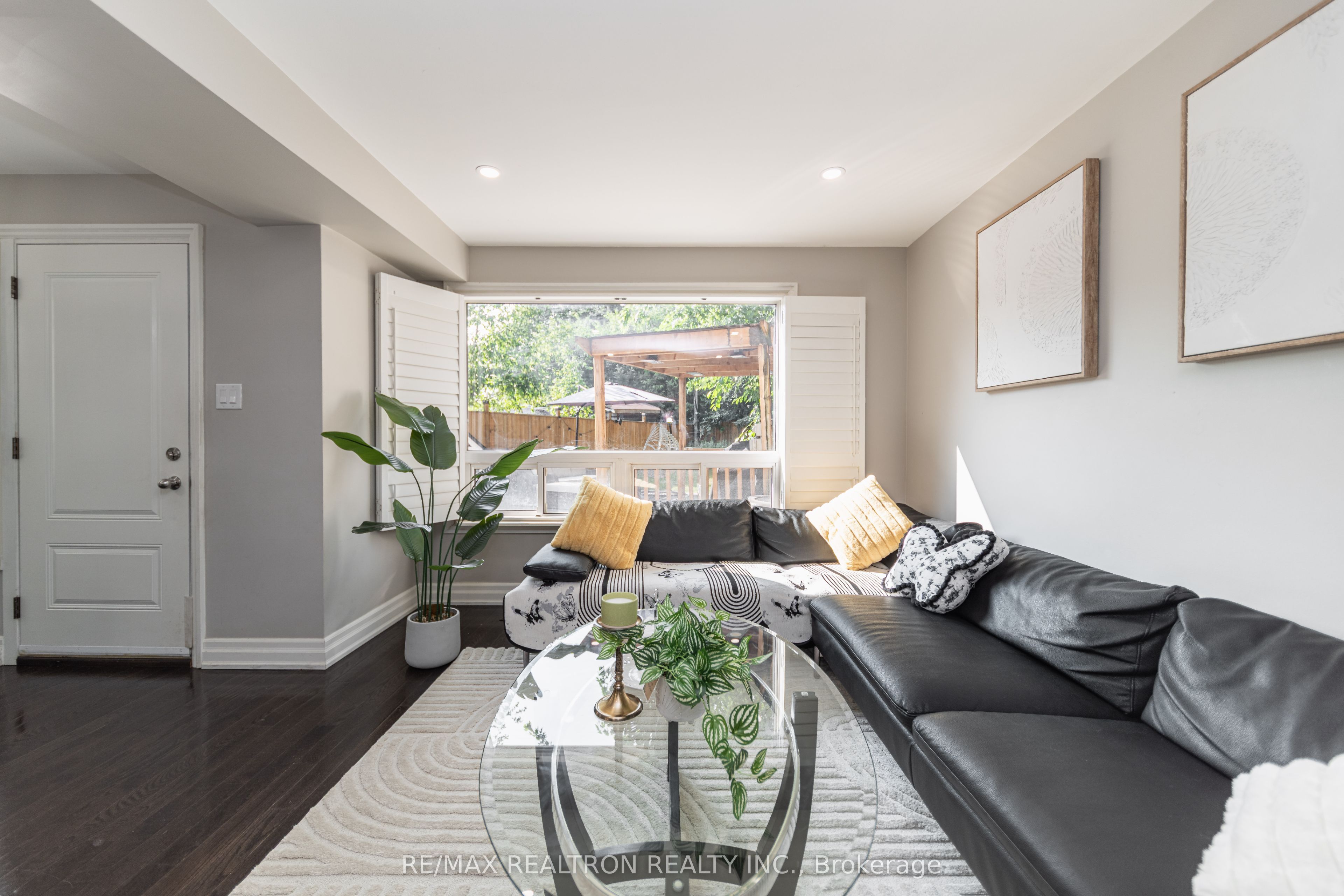 2 Lynedock Crescent Property Photo 5