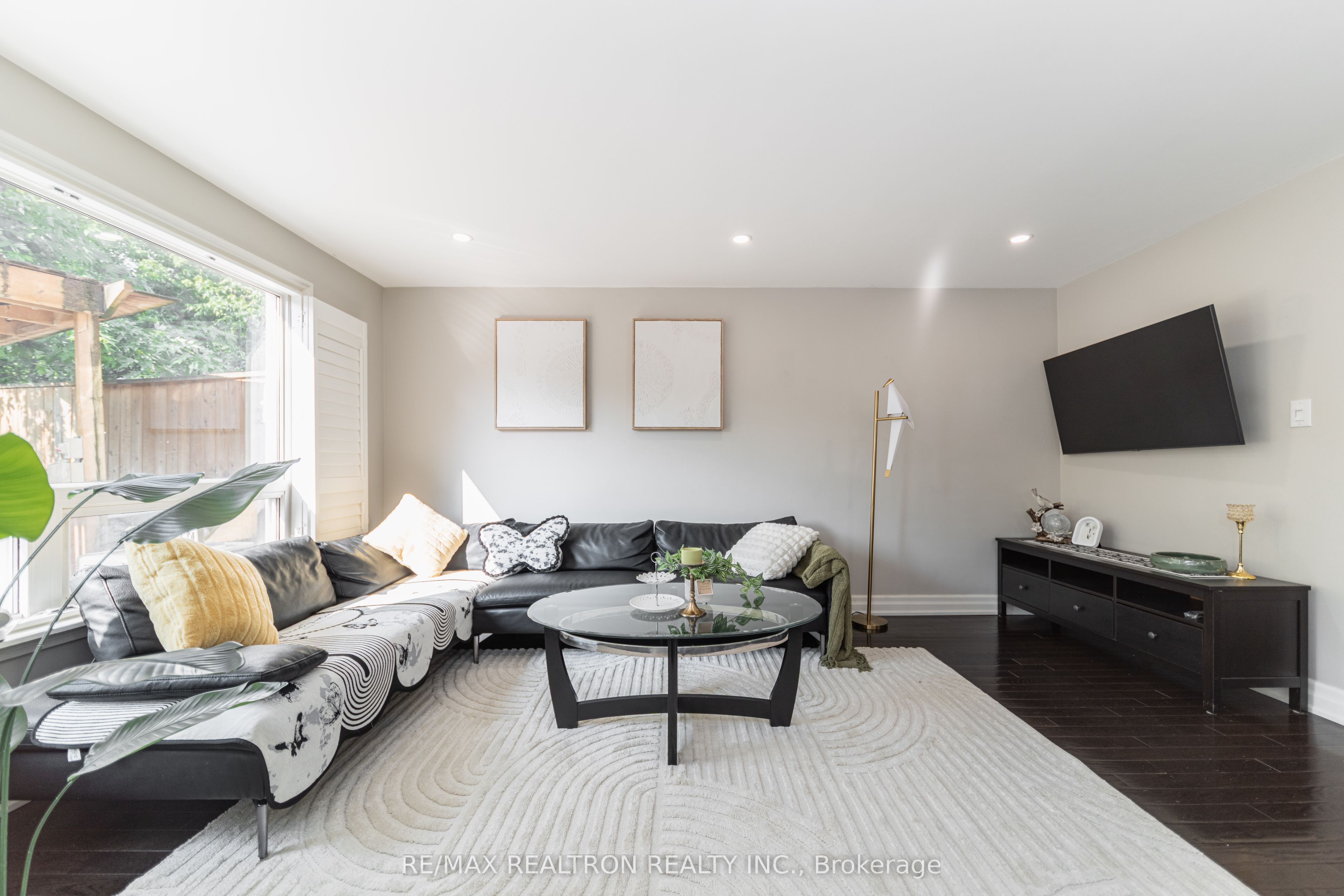 2 Lynedock Crescent Property Photo 6