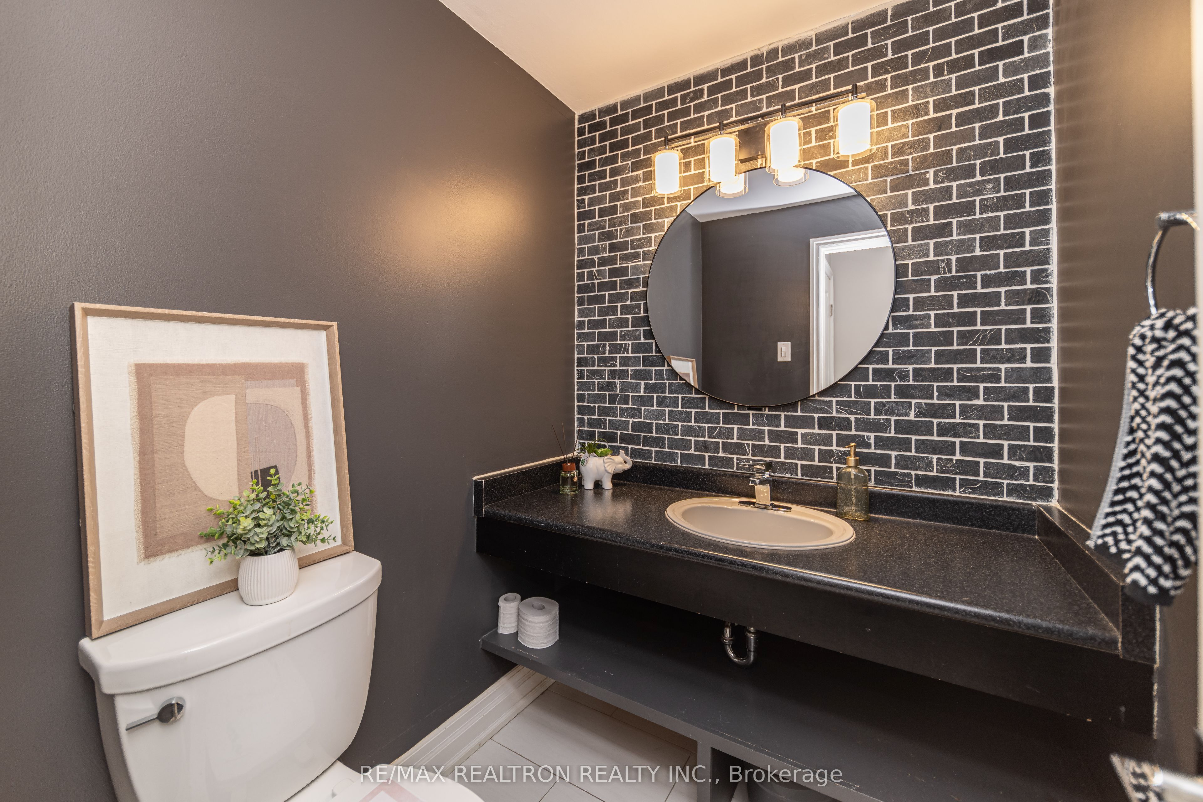 2 Lynedock Crescent Property Photo 16
