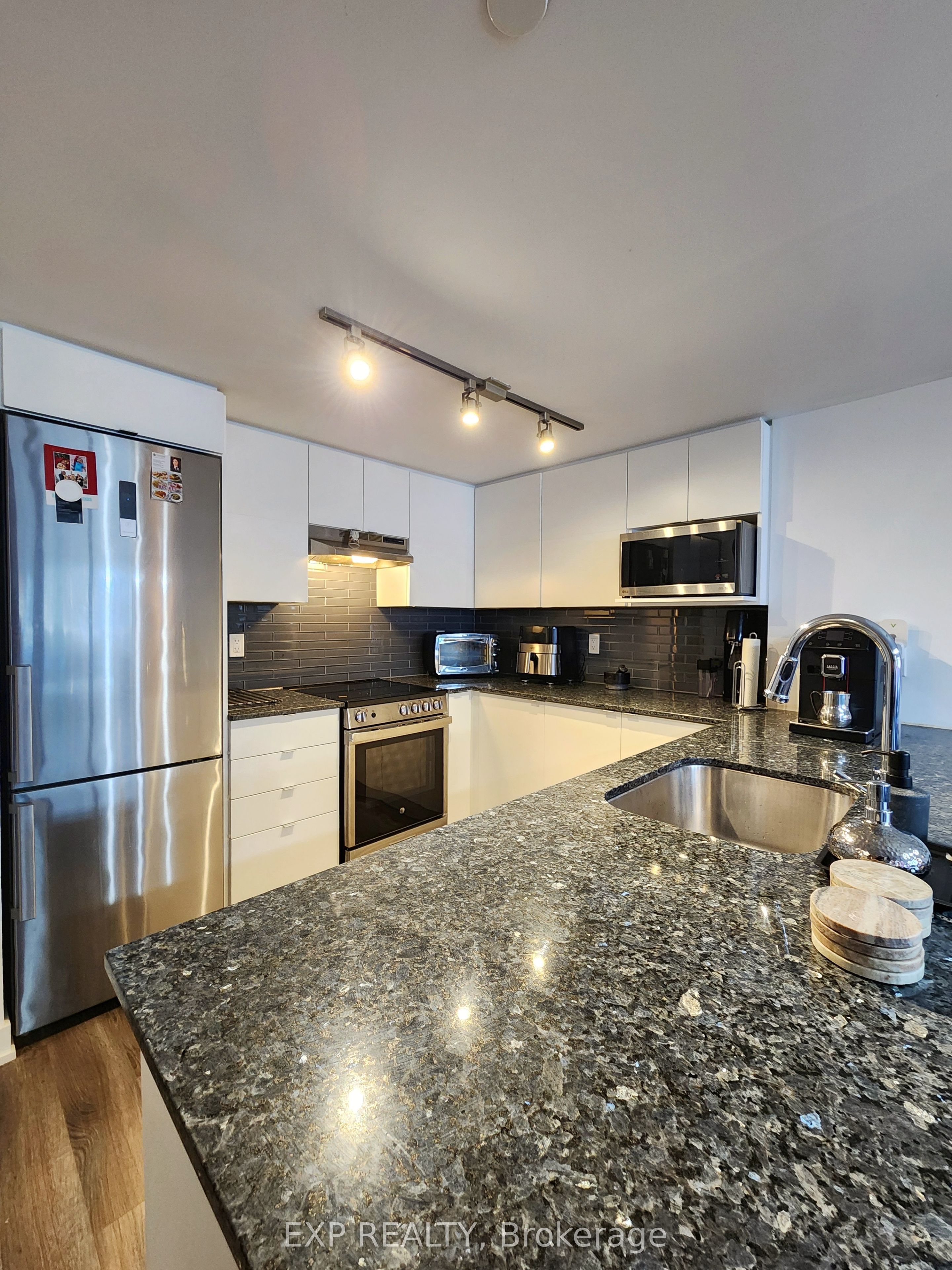 106 Varna Drive 7 Property Photo 3