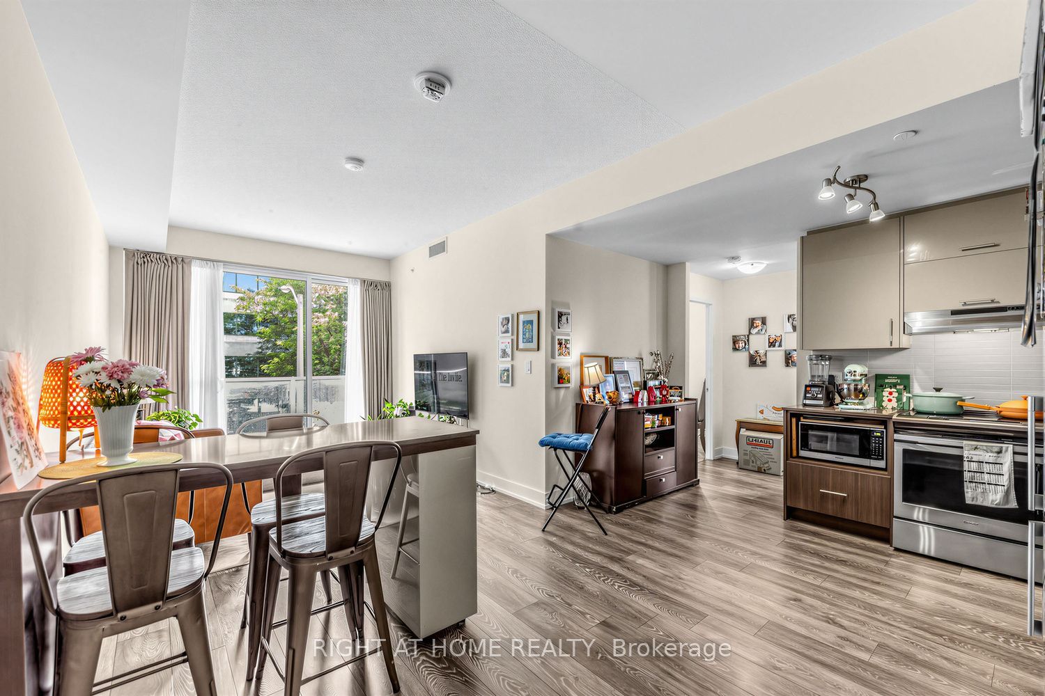 180 Fairview Mall Drive 202 Property Photo 2