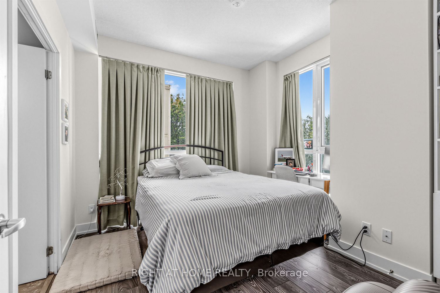 180 Fairview Mall Drive 202 Property Photo 13