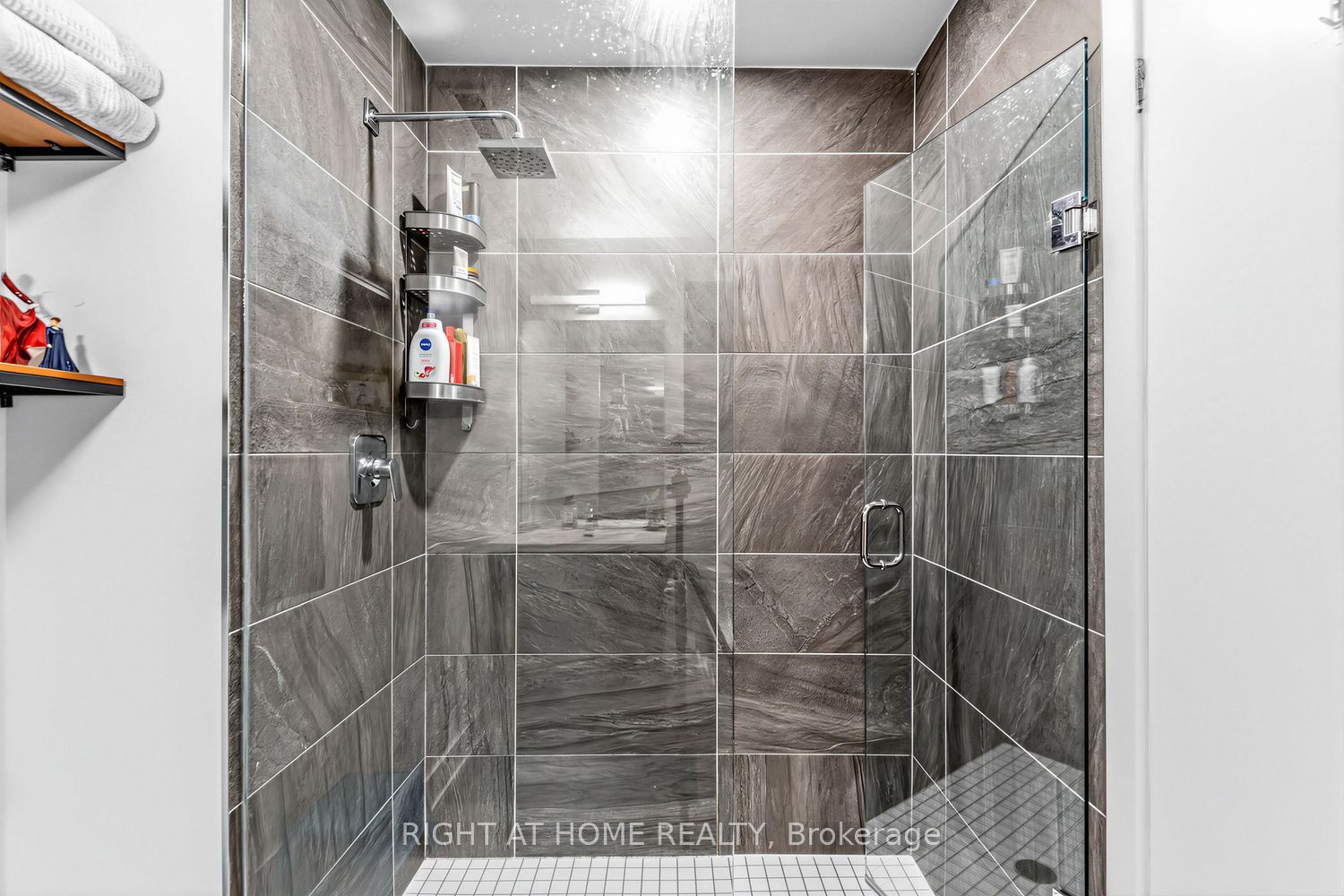 180 Fairview Mall Drive 202 Property Photo 16