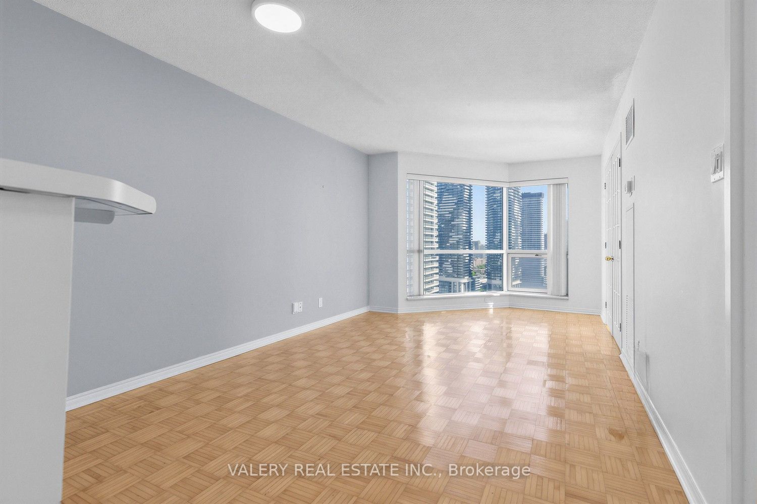 10 Yonge Street 2910 Property Photo 7
