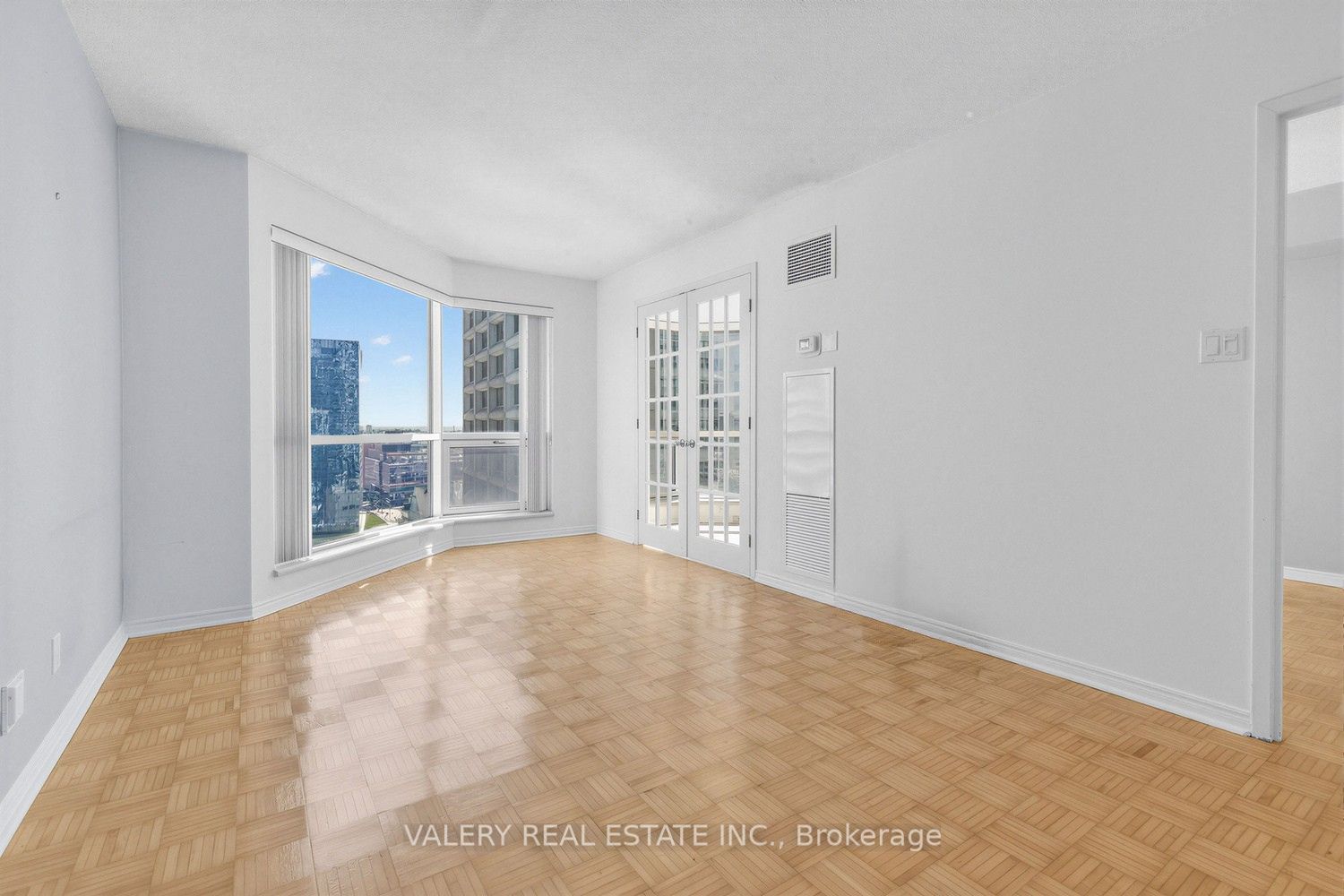 10 Yonge Street 2910 Property Photo 8