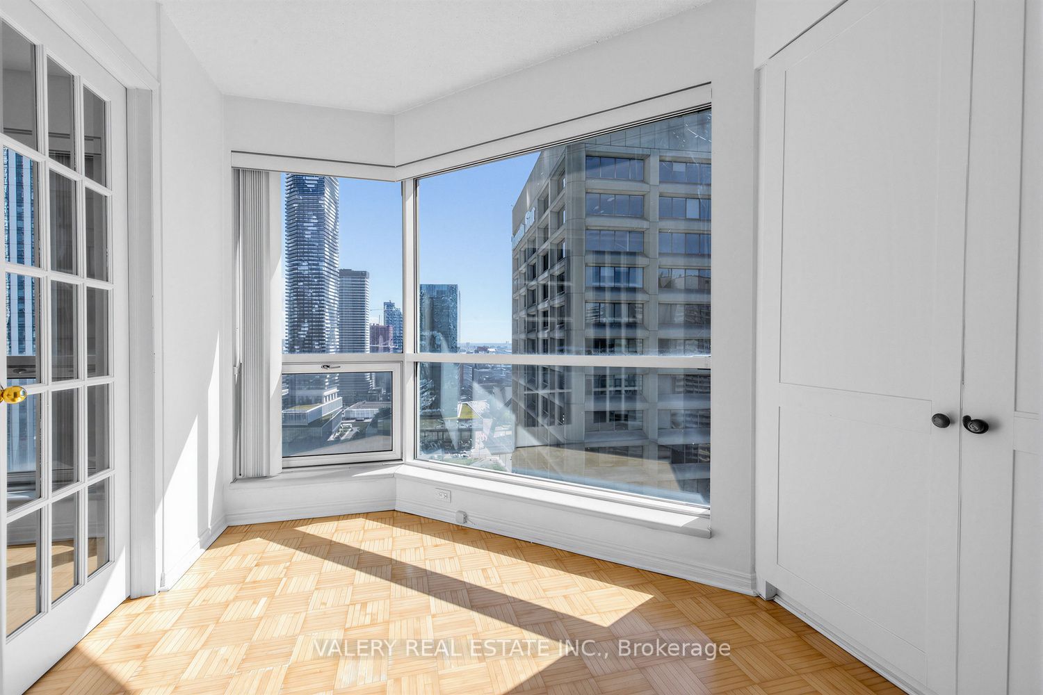 10 Yonge Street 2910 Property Photo 14