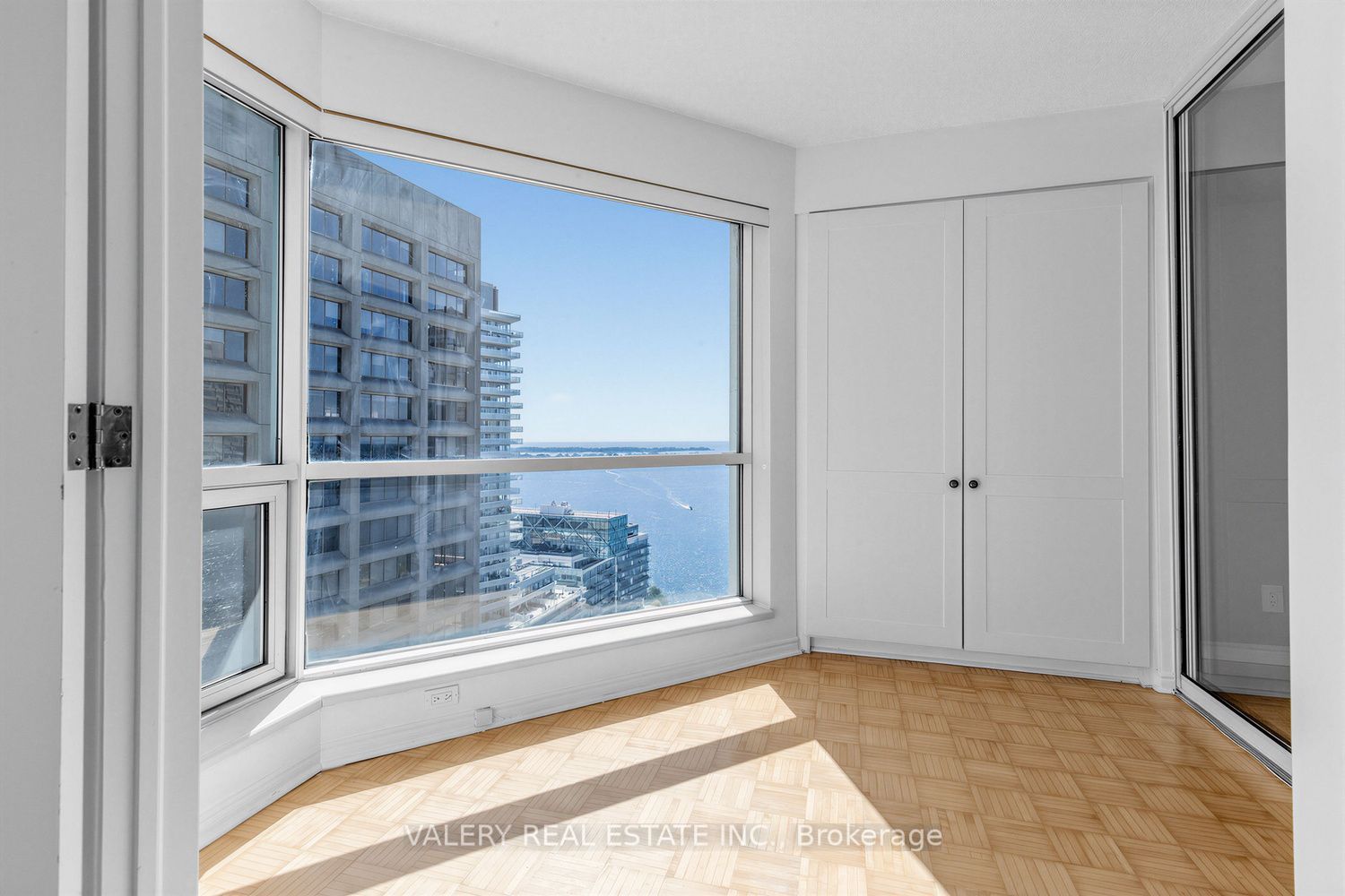 10 Yonge Street 2910 Property Photo 15