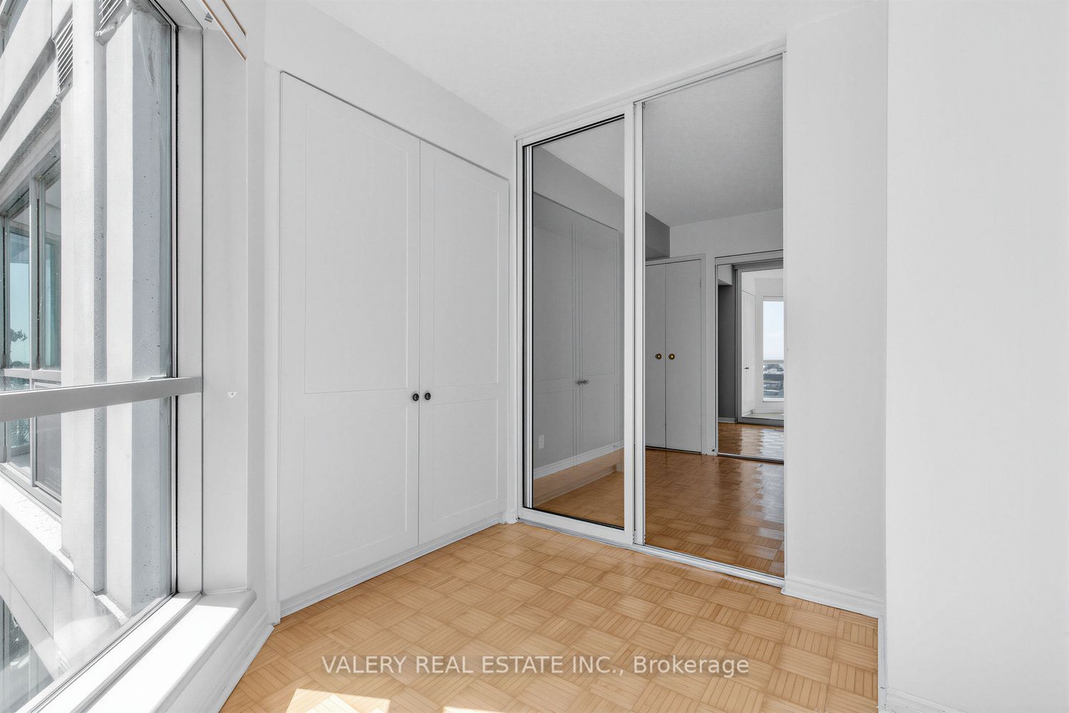 10 Yonge Street 2910 Property Photo 16