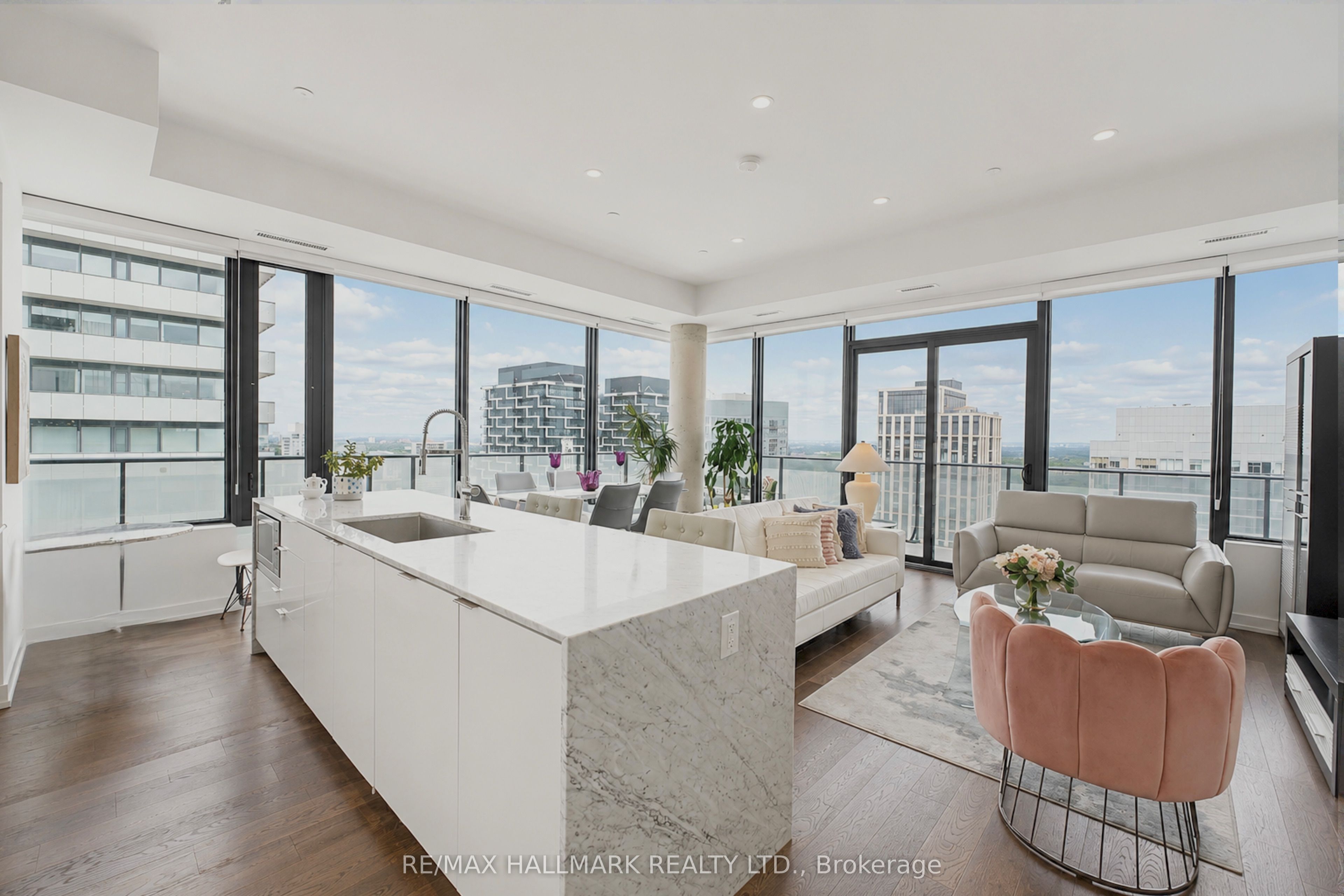 185 Roehampton Avenue Ph2 Property Photo 7