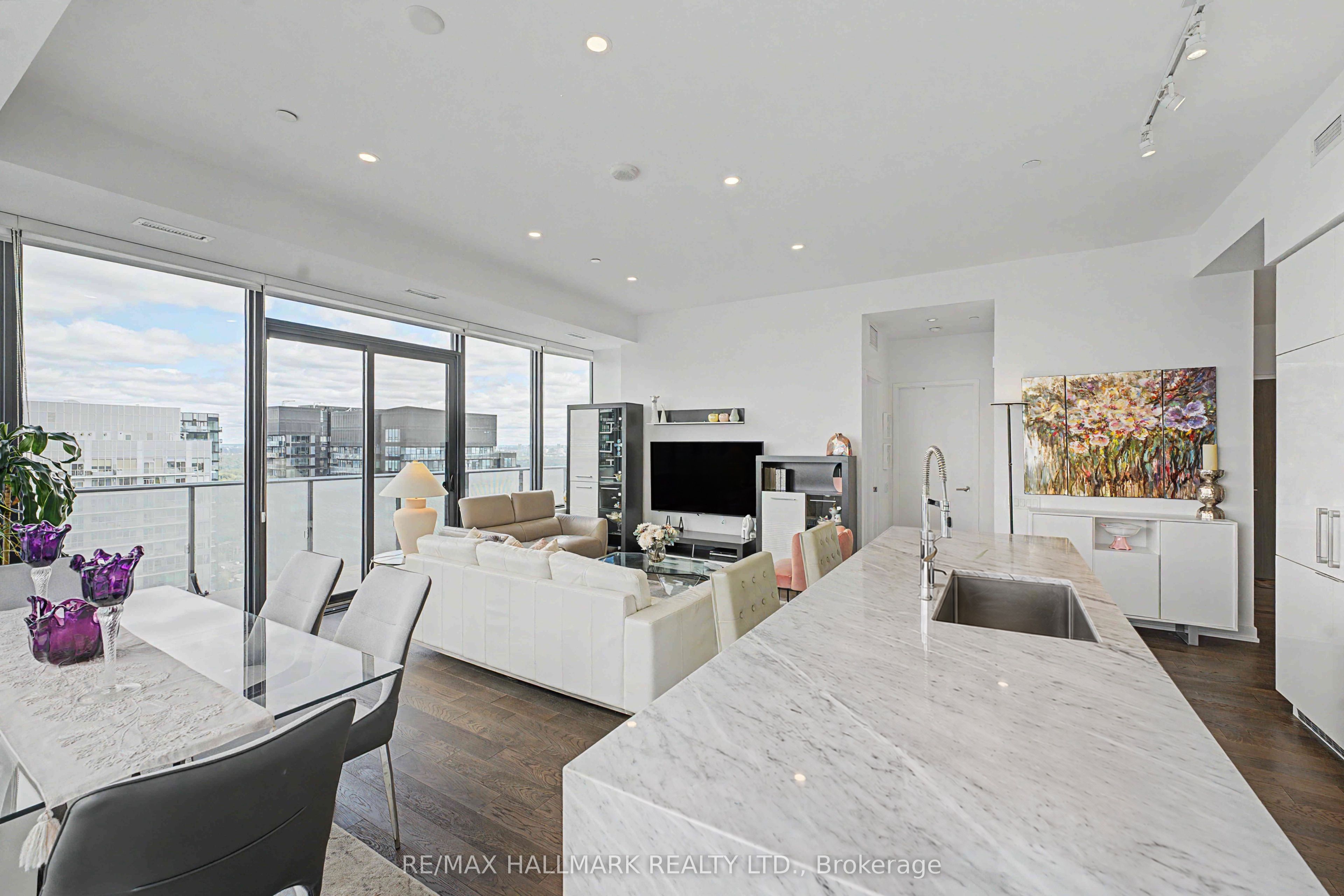 185 Roehampton Avenue Ph2 Property Photo 8