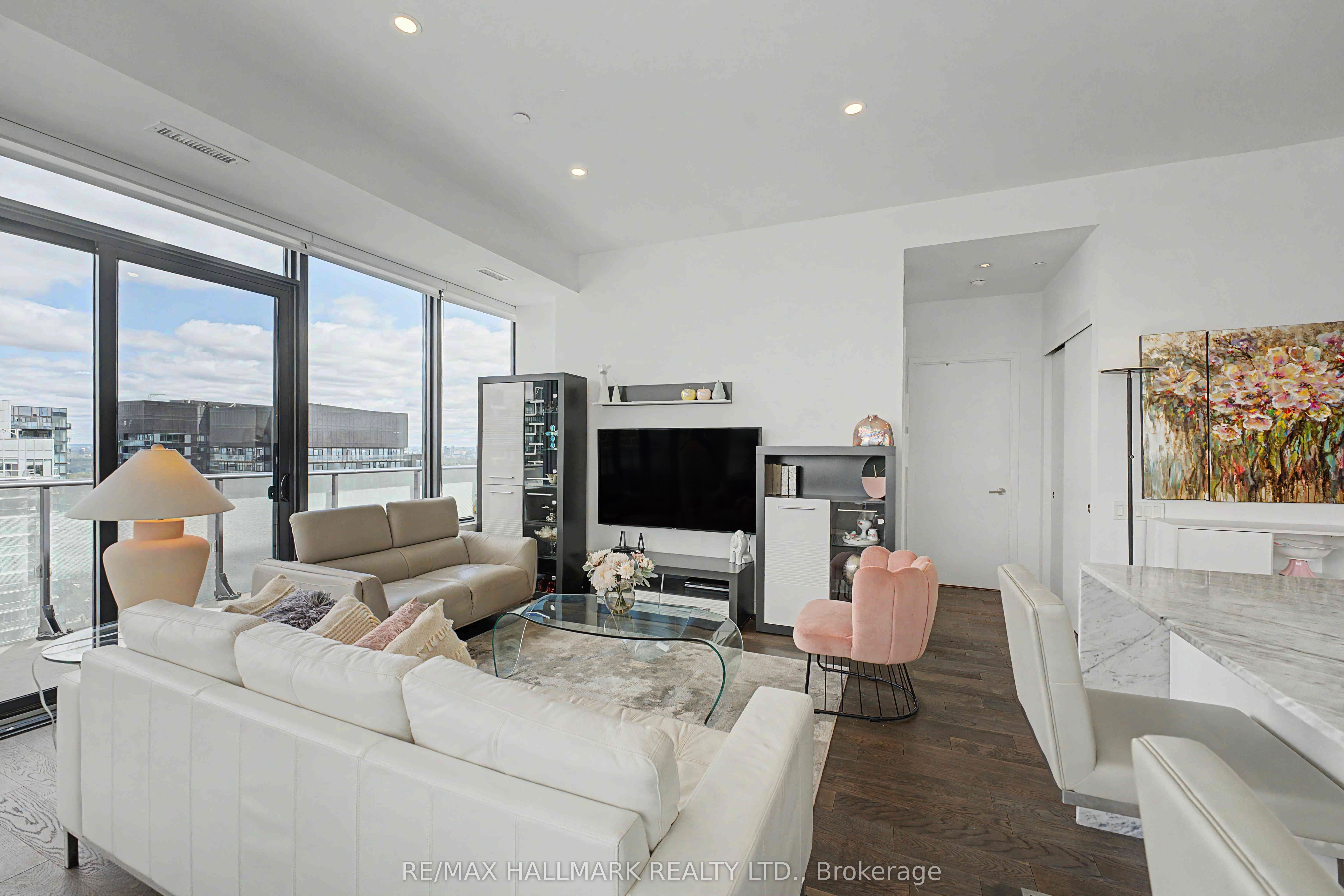 185 Roehampton Avenue Ph2 Property Photo 9