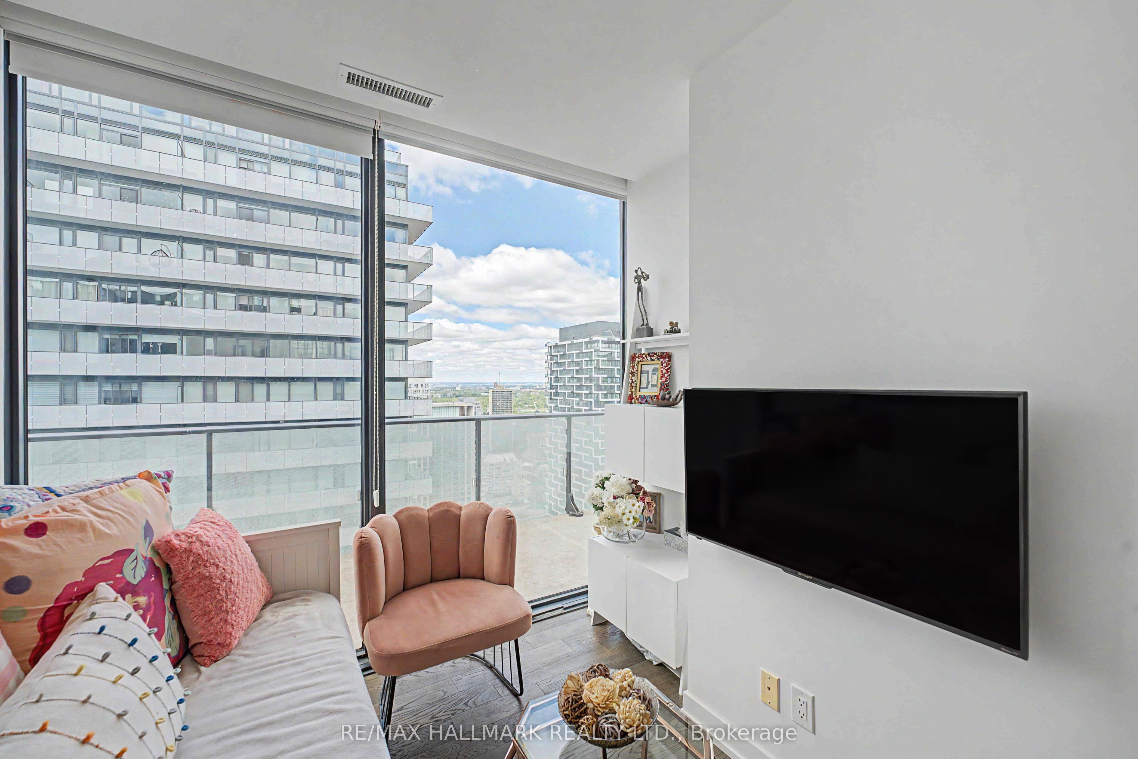 185 Roehampton Avenue Ph2 Property Photo 15