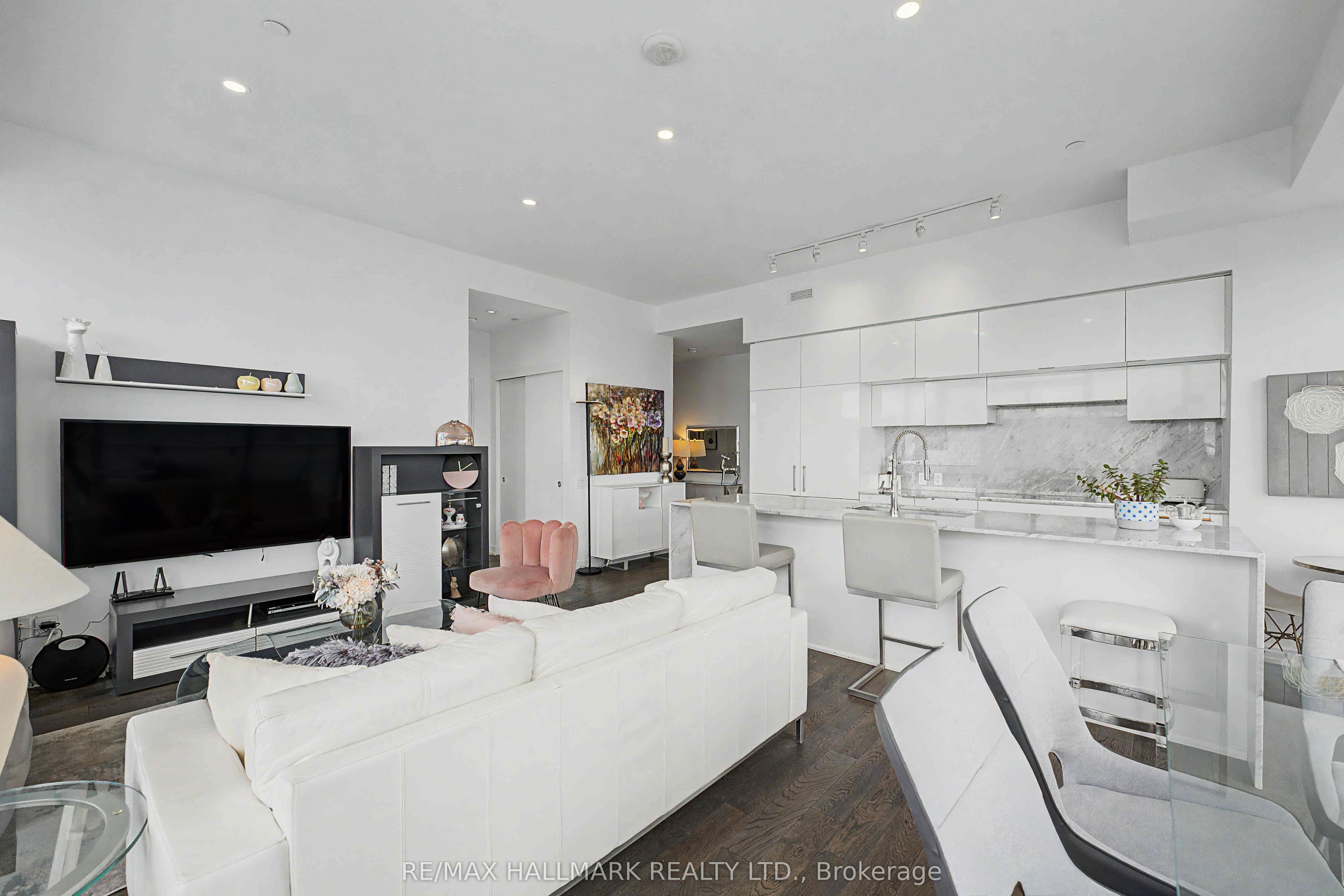 185 Roehampton Avenue Ph2 Property Photo 20