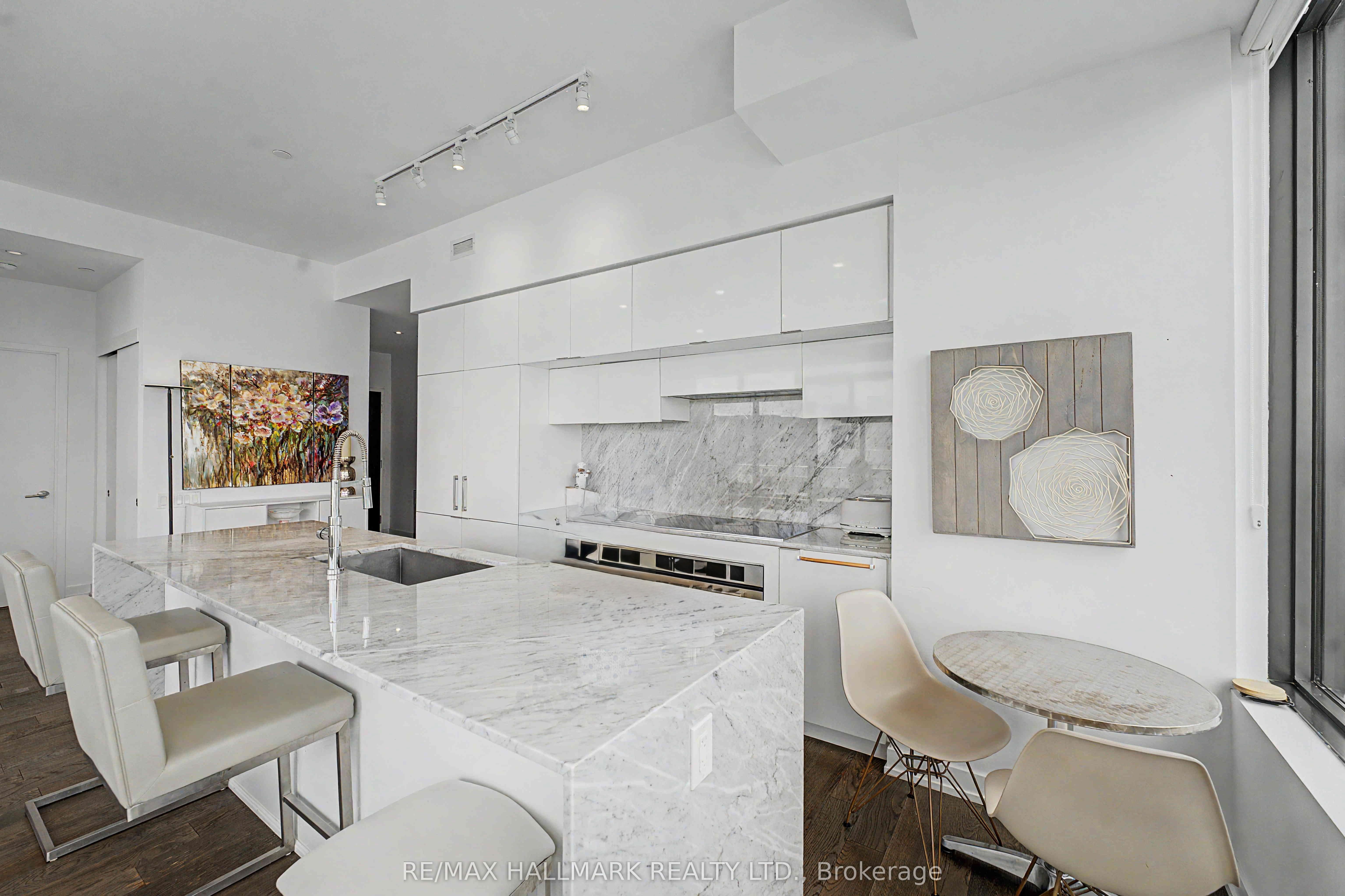 185 Roehampton Avenue Ph2 Property Photo 22