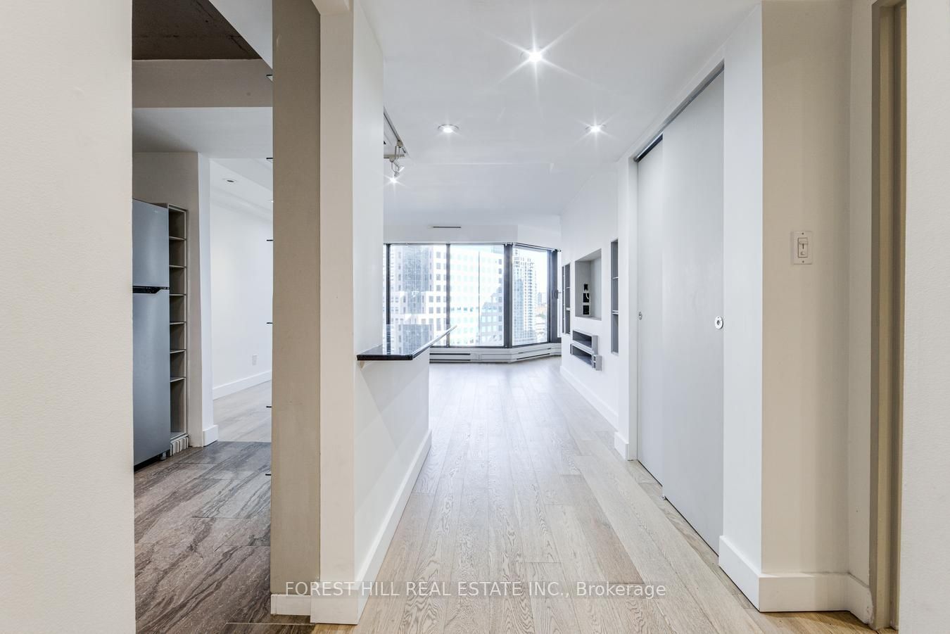 65 Harbour Square 1707 Property Photo 3